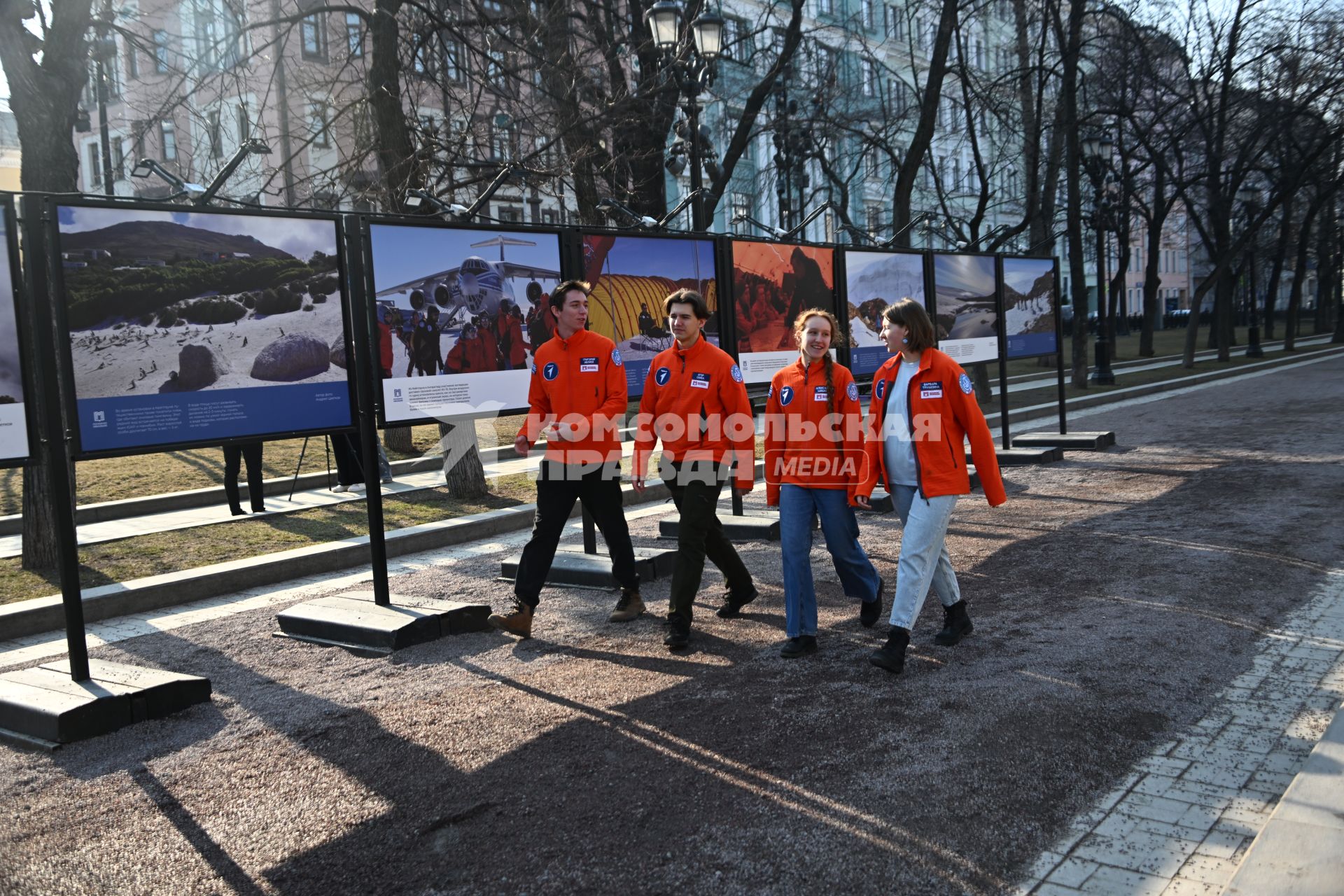 Открытие фотовыставки о путешествии школьников в Антарктиду