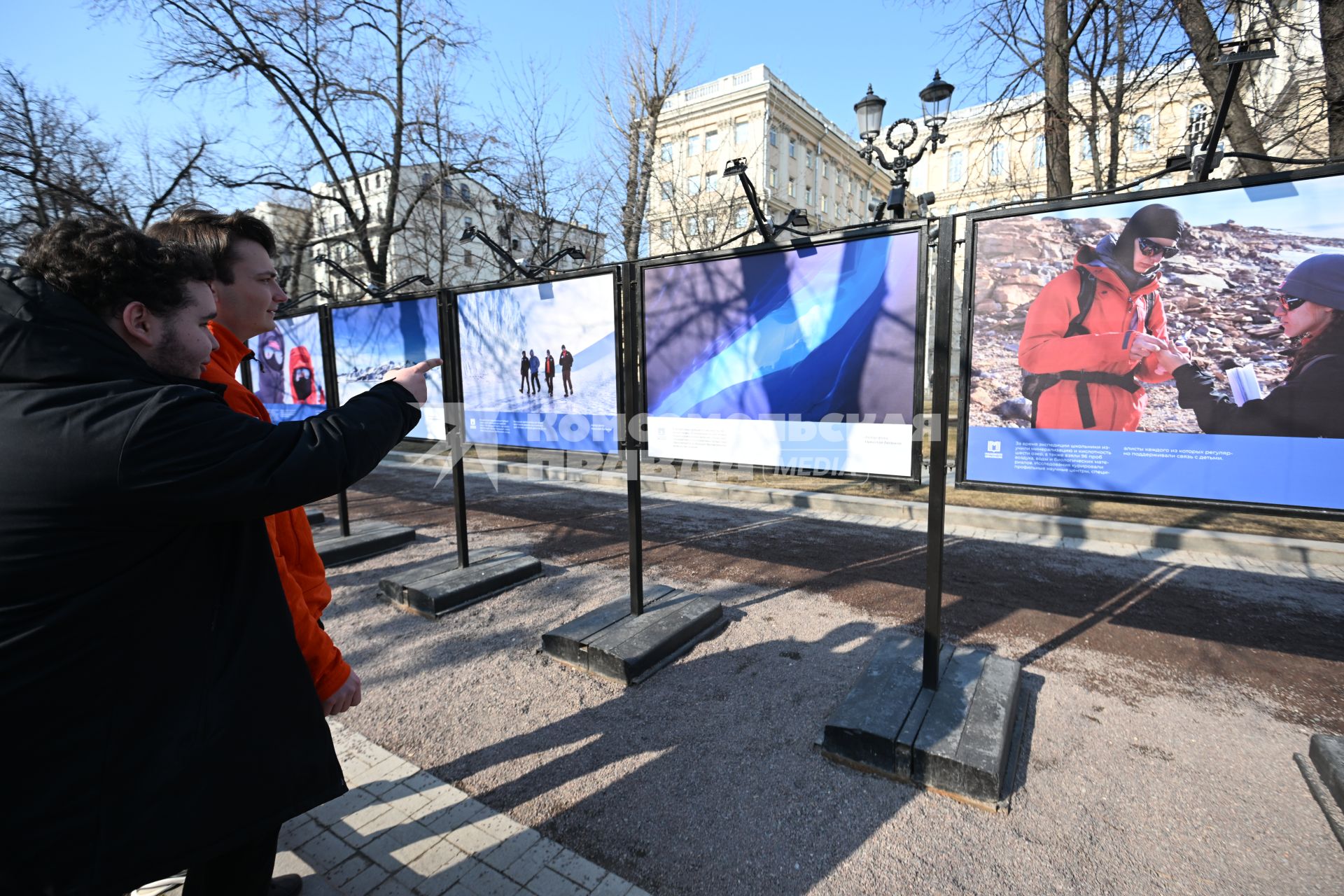 Открытие фотовыставки о путешествии школьников в Антарктиду