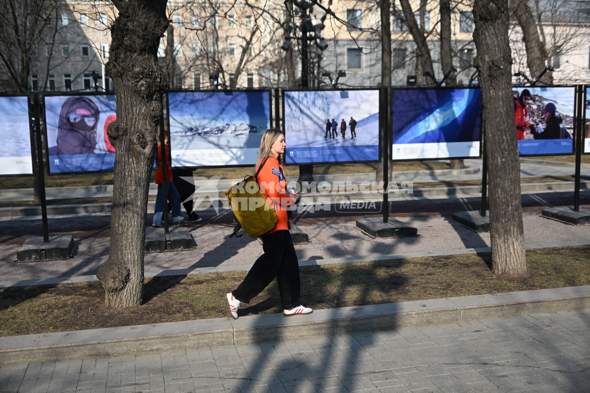 Открытие фотовыставки о путешествии школьников в Антарктиду