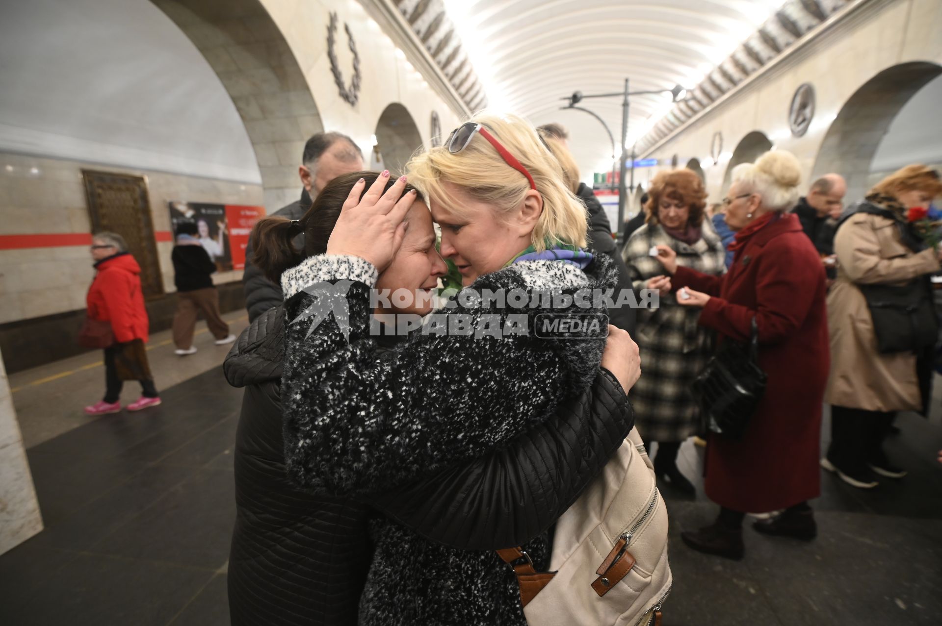 Траурные мероприятия в 8-ю годовщину со дня терракта на станции метро Технологический институт\" в Петербурге