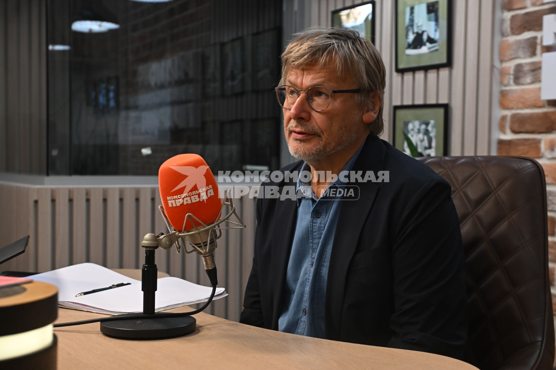Константин Анохин на радиостанции \"Комсомольская правда\"