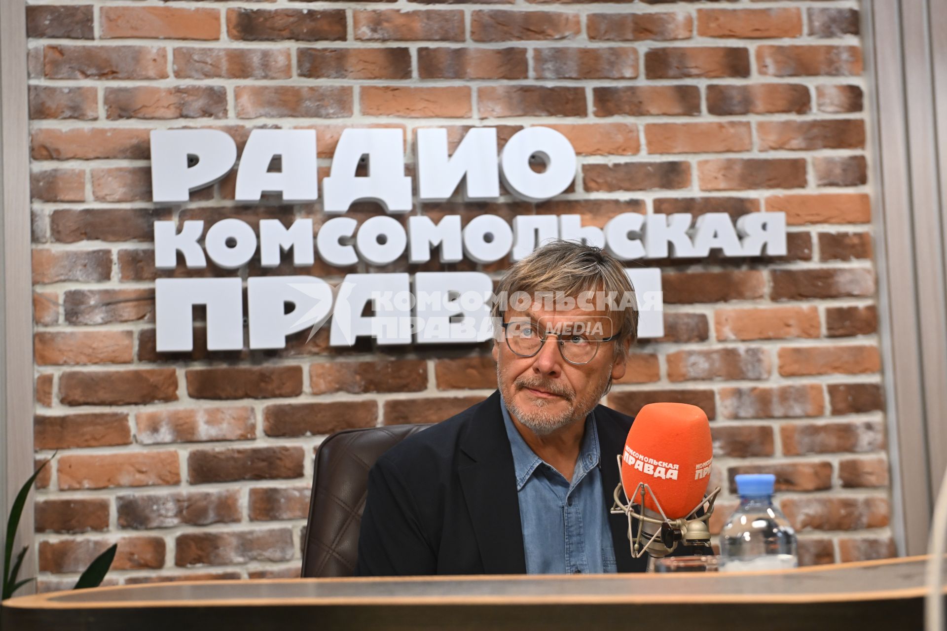 Константин Анохин на радиостанции \"Комсомольская правда\"