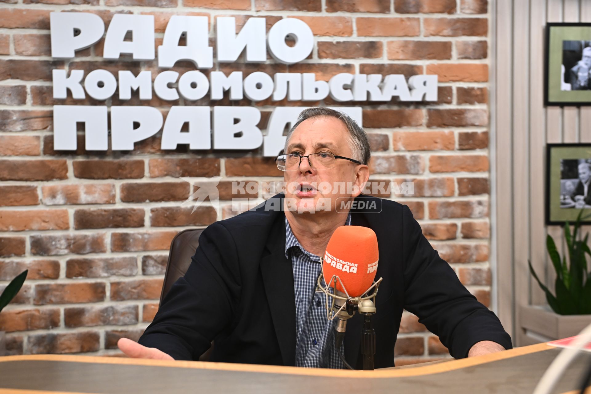 Андрей Адрианов на радиостанции \"Комсомольская правда\"