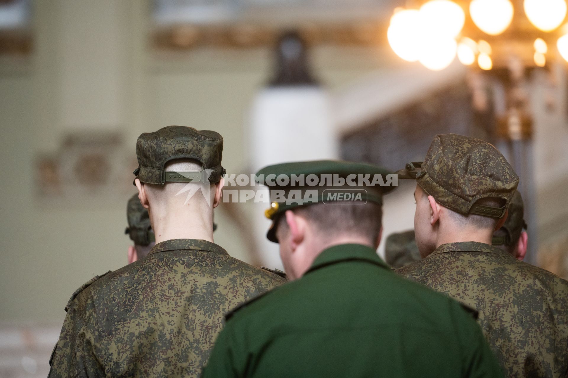 Отправка призывников на военную службу в Санкт-Петербурге