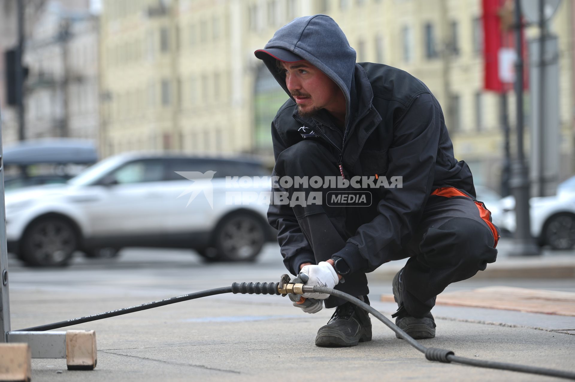Помывка обелиска Город Герой - Ленинград\" в Петербурге