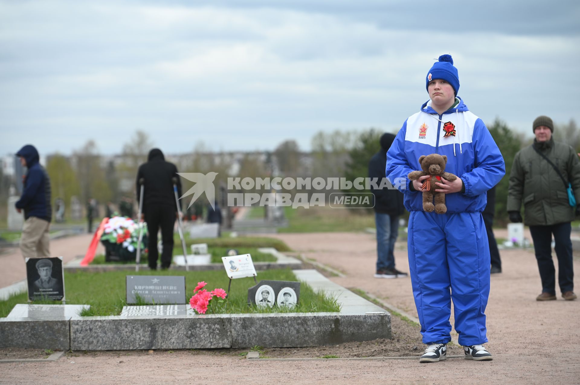 Возложение цветов к мемориальному комплексу Невский пятачок\"