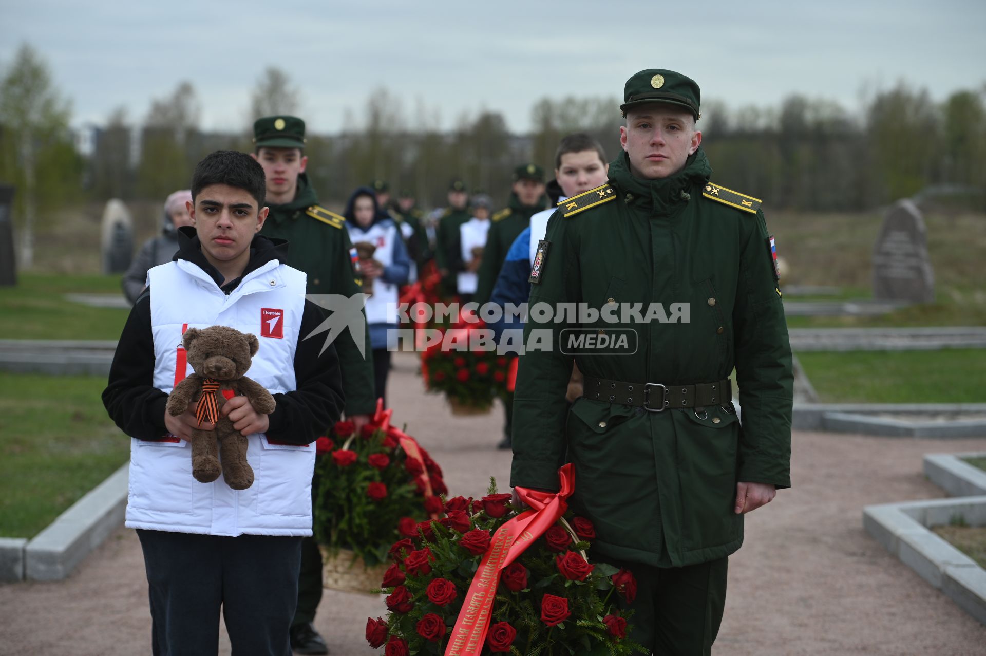 Возложение цветов к мемориальному комплексу Невский пятачок\"