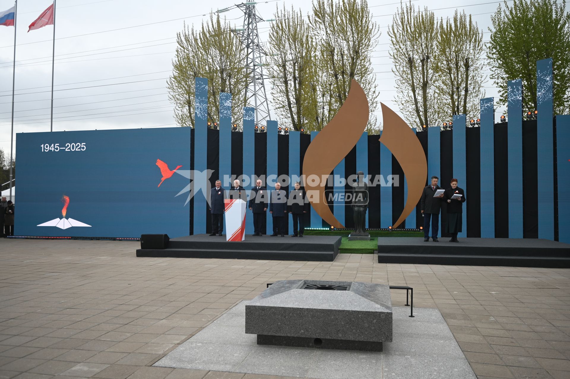 Зажжение вечного огня в рамках акции Храним огонь Победы\" в Петербурге