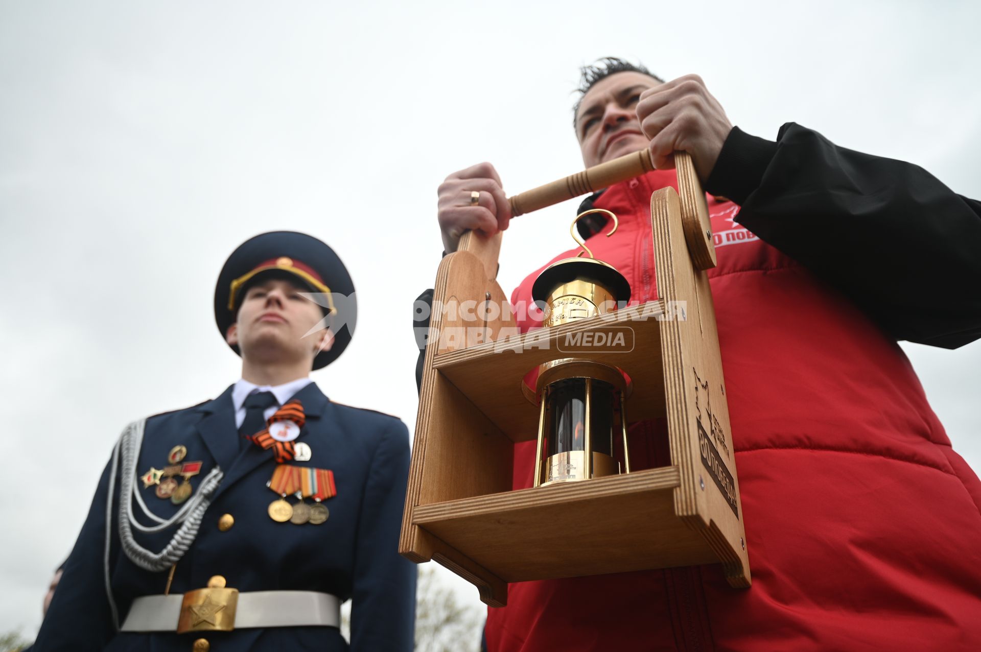 Зажжение вечного огня в рамках акции Храним огонь Победы\" в Петербурге