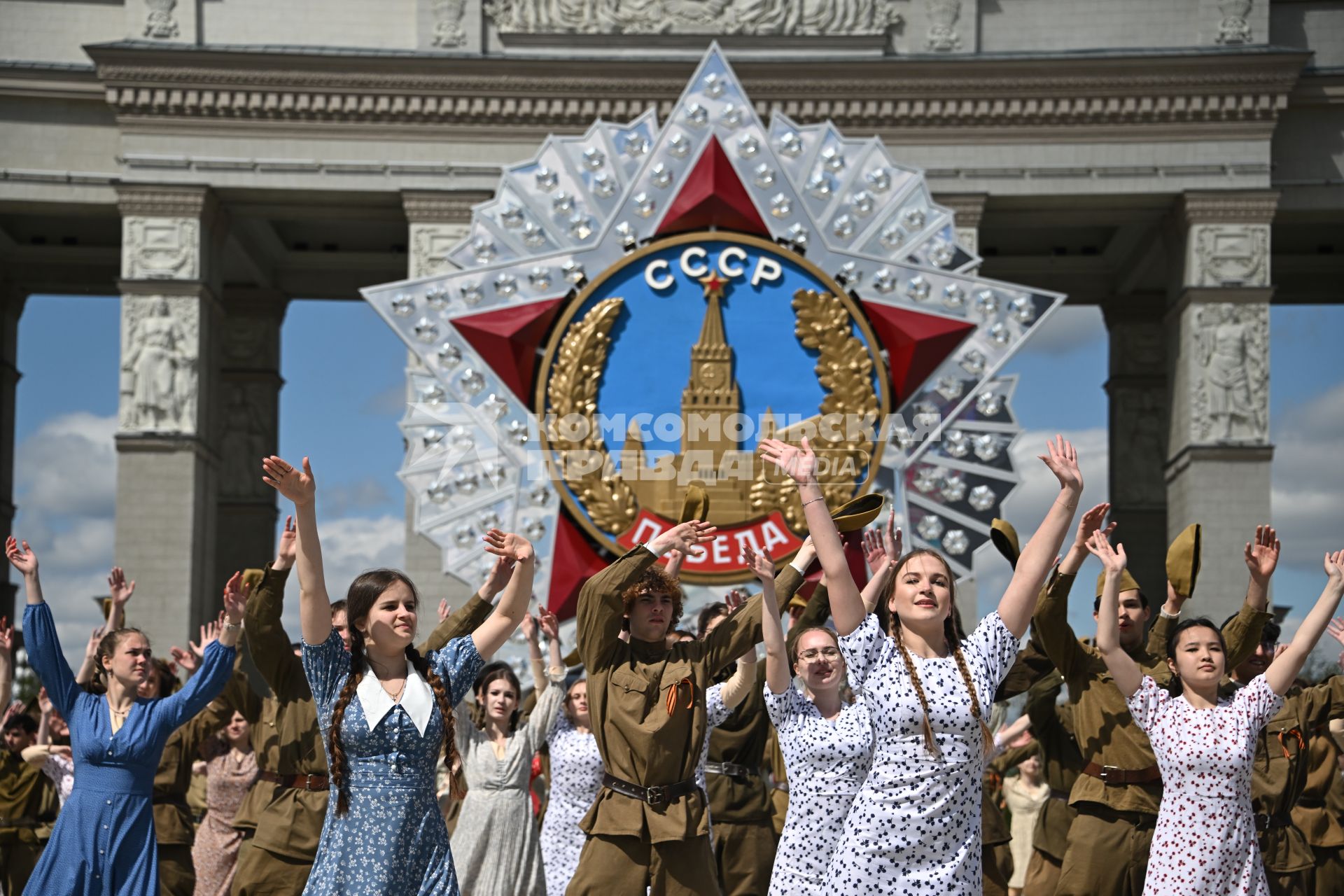 Акция Вальс Победы\" на ВДНХ
