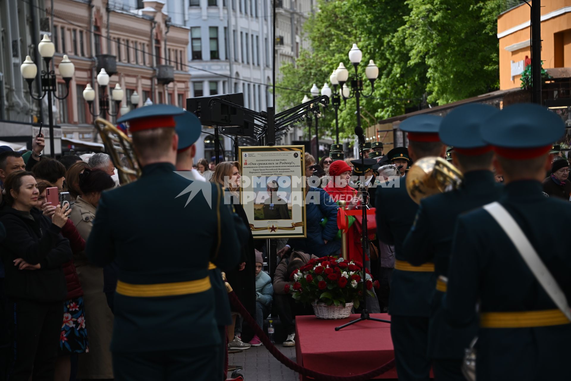 Выставка Александра Шилова Они сражались за Родину\" на Арбате