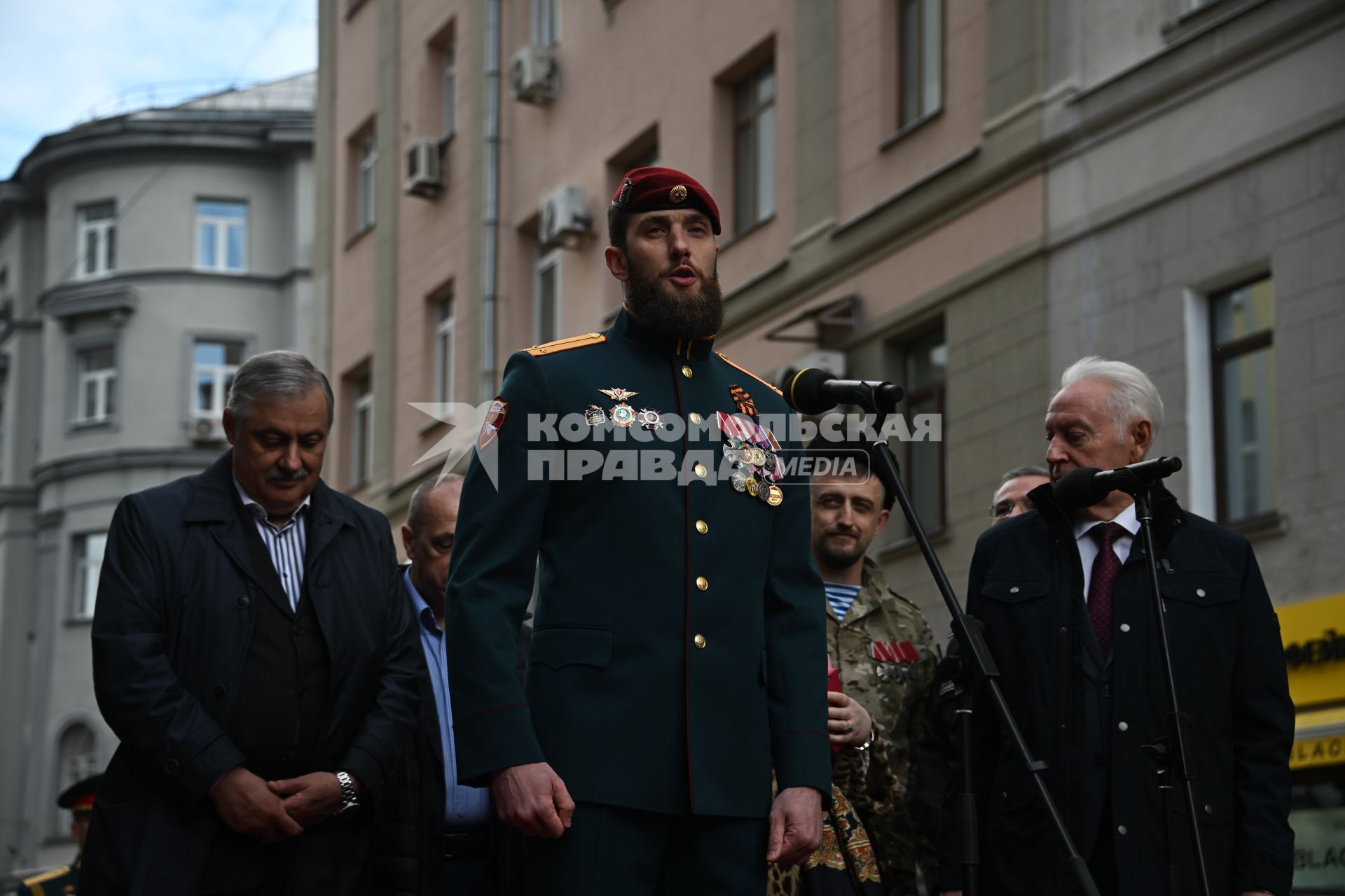 Выставка Александра Шилова Они сражались за Родину\" на Арбате