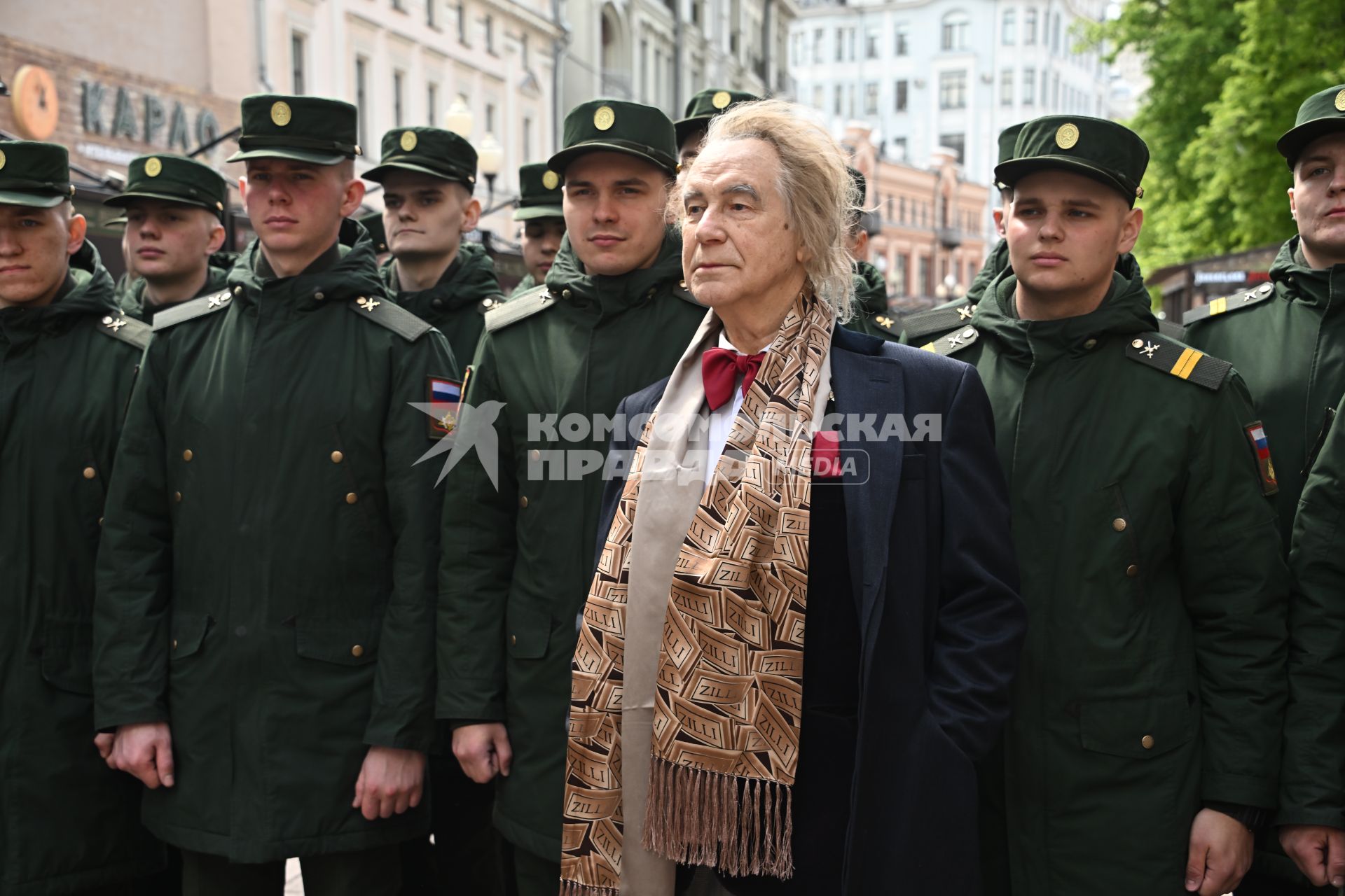 Выставка Александра Шилова Они сражались за Родину\" на Арбате
