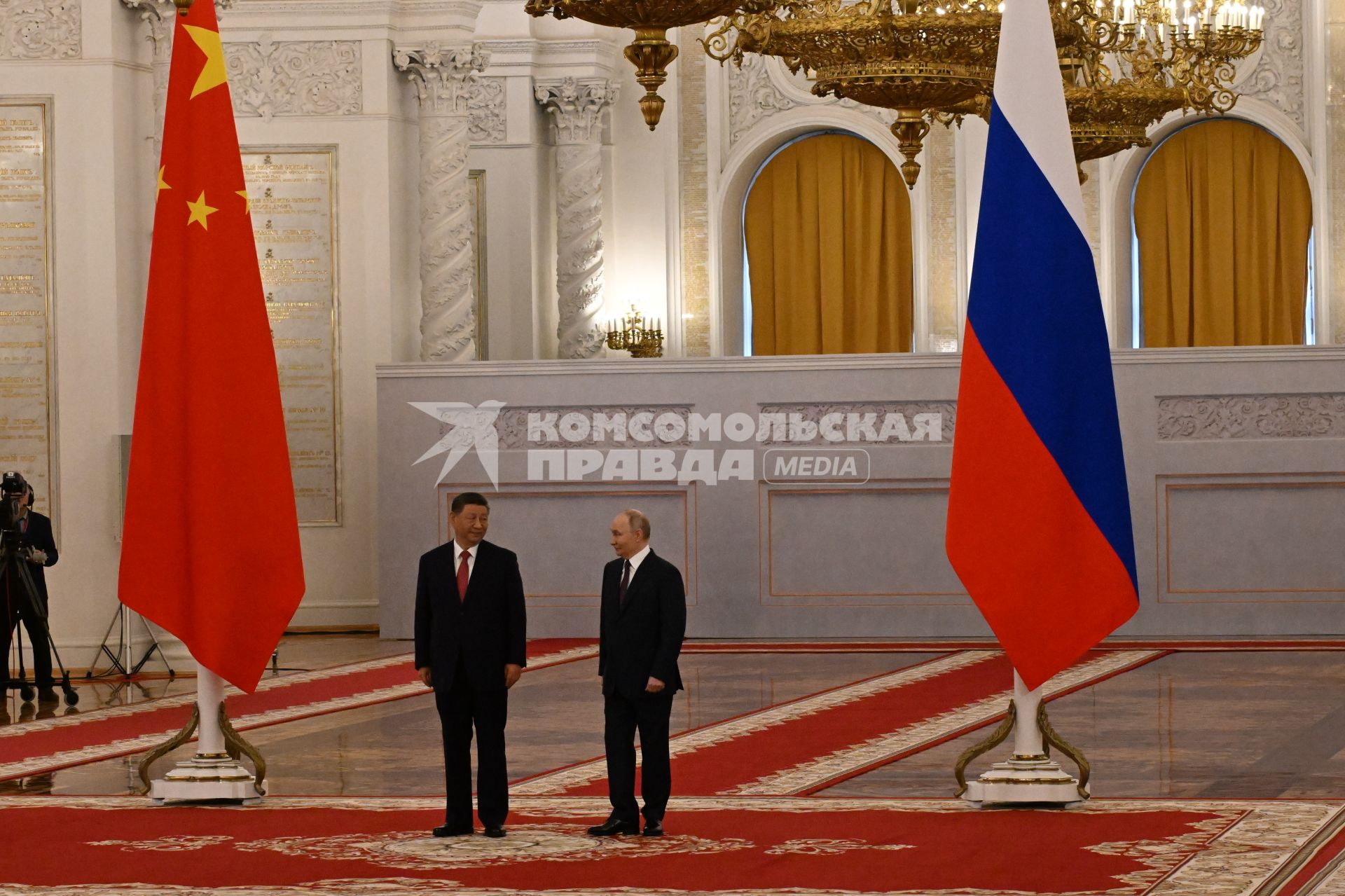 Президент РФ Владимир Путин и председатель КНР Си Цзиньпин во время встречи в Кремле