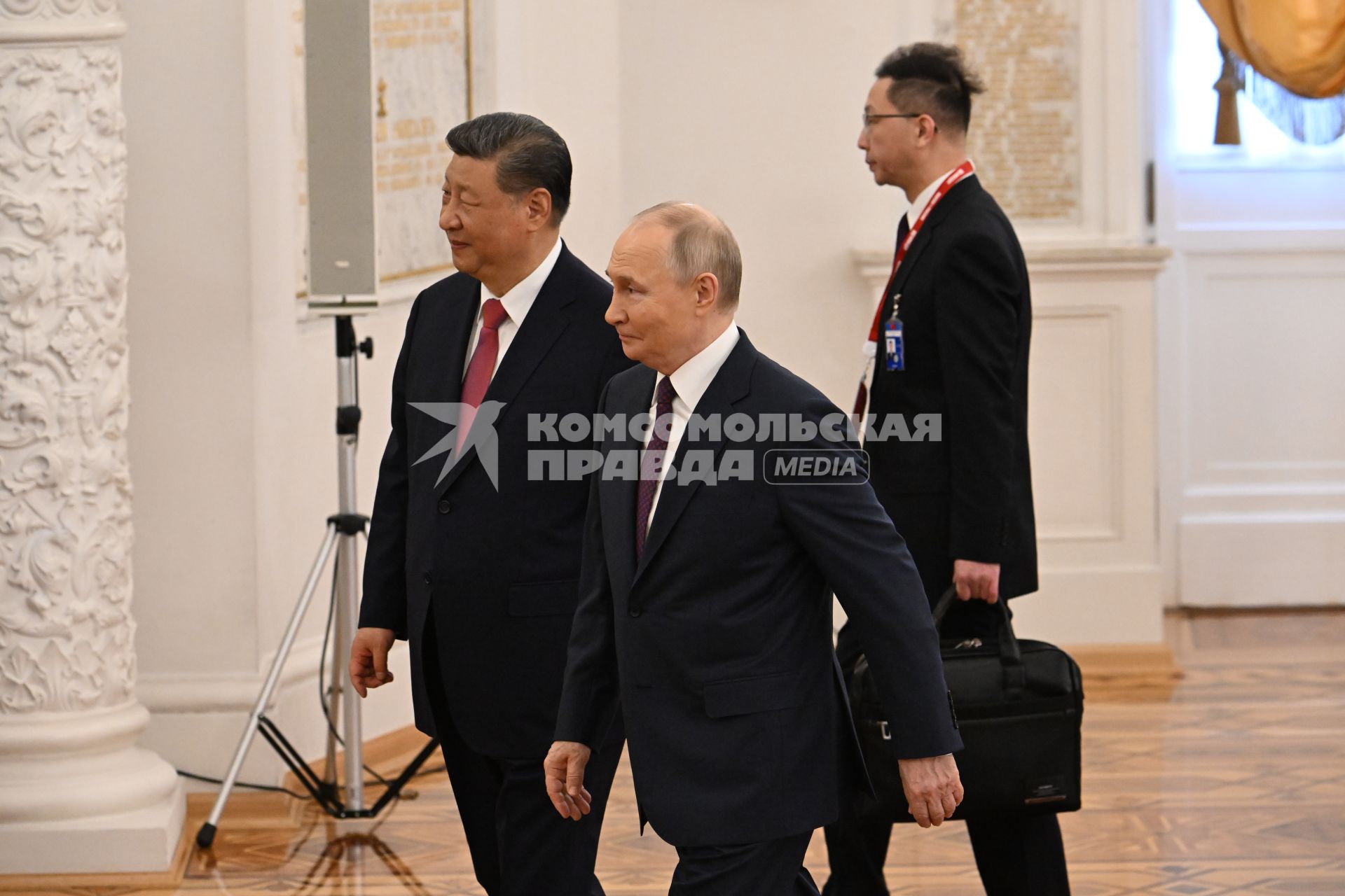 Президент РФ Владимир Путин и председатель КНР Си Цзиньпин во время встречи в Кремле
