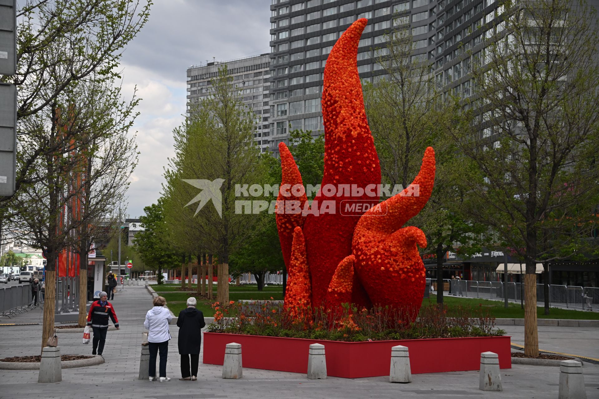 Цветочные клумбы и арт- объекты на улицах Москвы