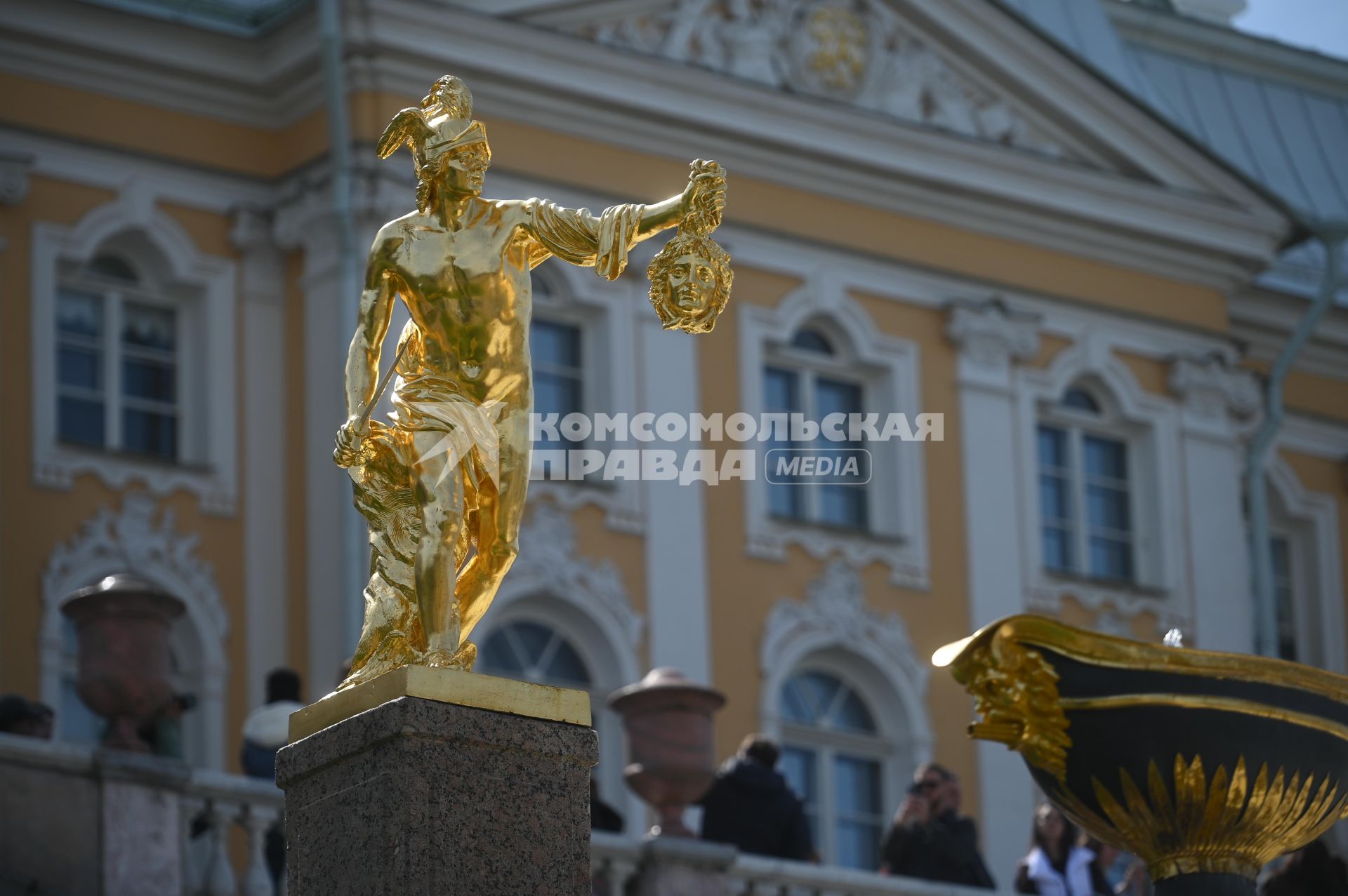Весенний праздник фонтанов в Петергофе