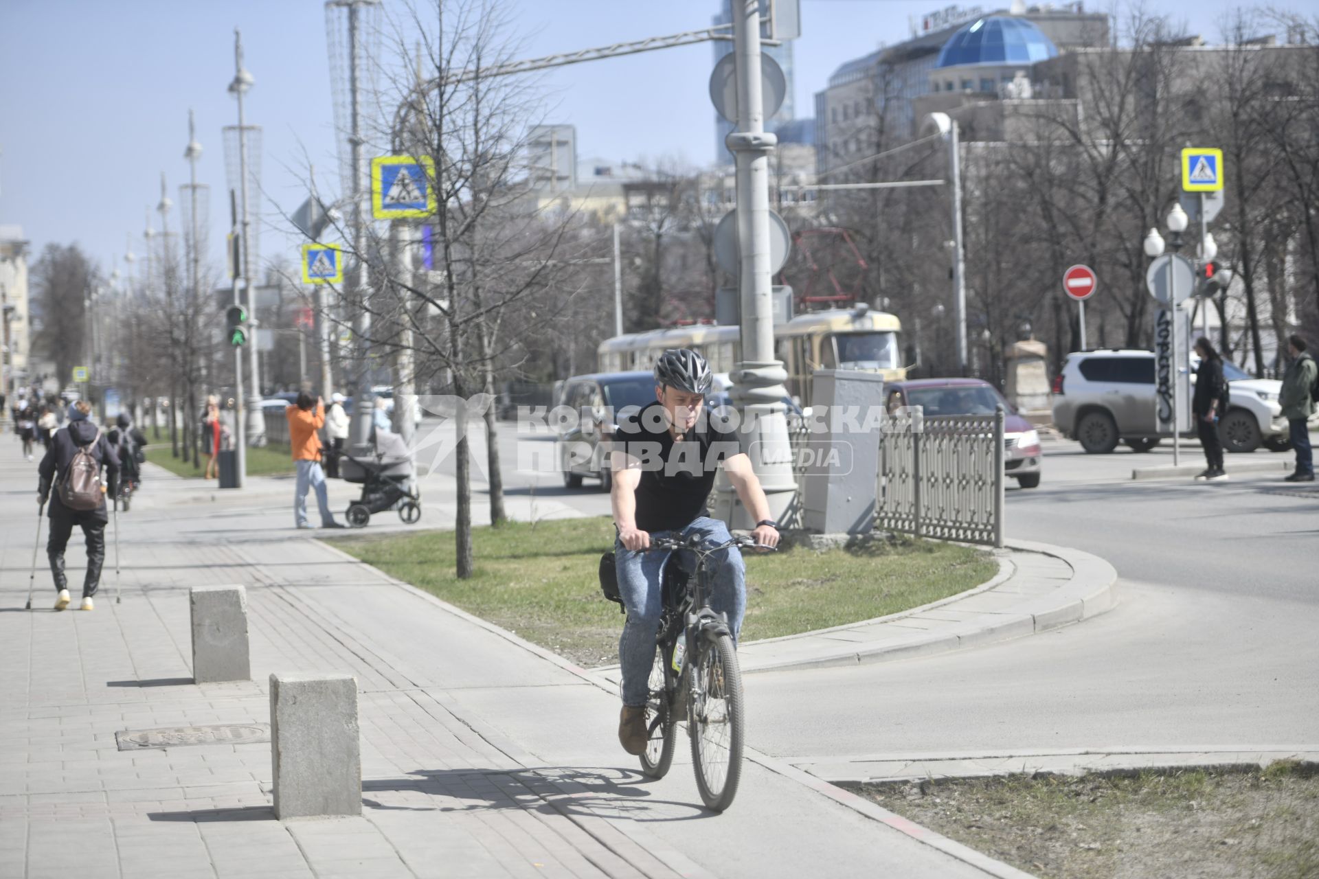 Жаркая апрельская погода в Екатеринбурге