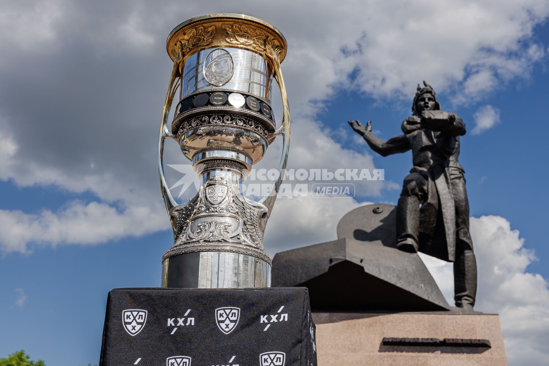 В Челябинск привезли Кубок Гагарина