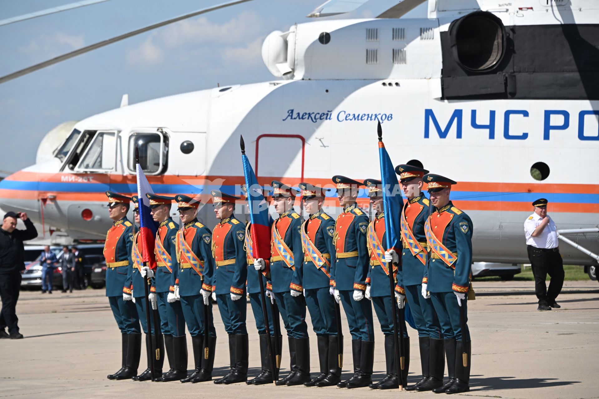 Торжественное мероприятие в честь 30-летия  авиации МЧС России в Жуковском