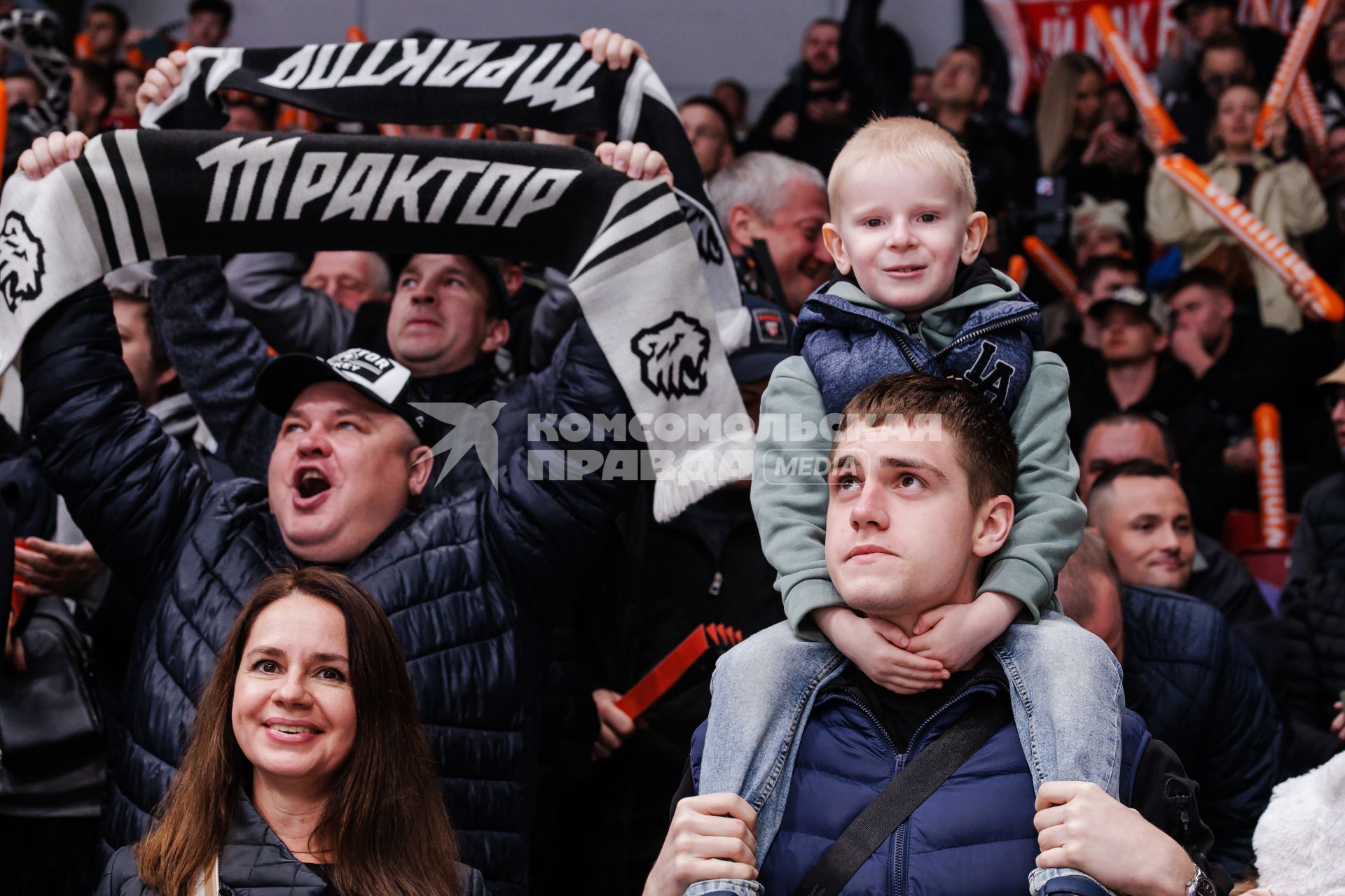 Хоккейный матч 1/2 финала Трактор\"-\"Динамо\" в Челябинске