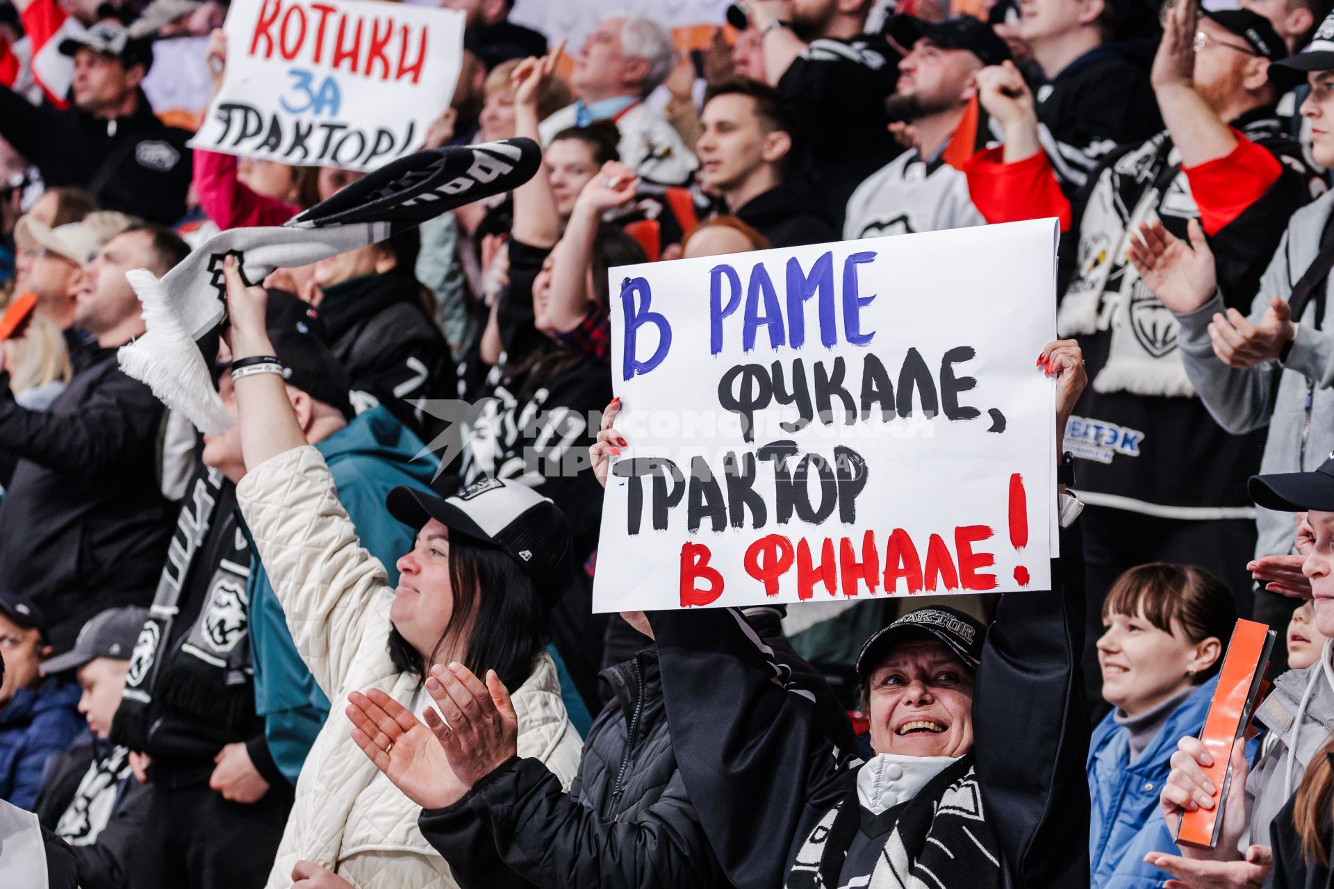 Хоккейный матч 1/2 финала Трактор\"-\"Динамо\" в Челябинске