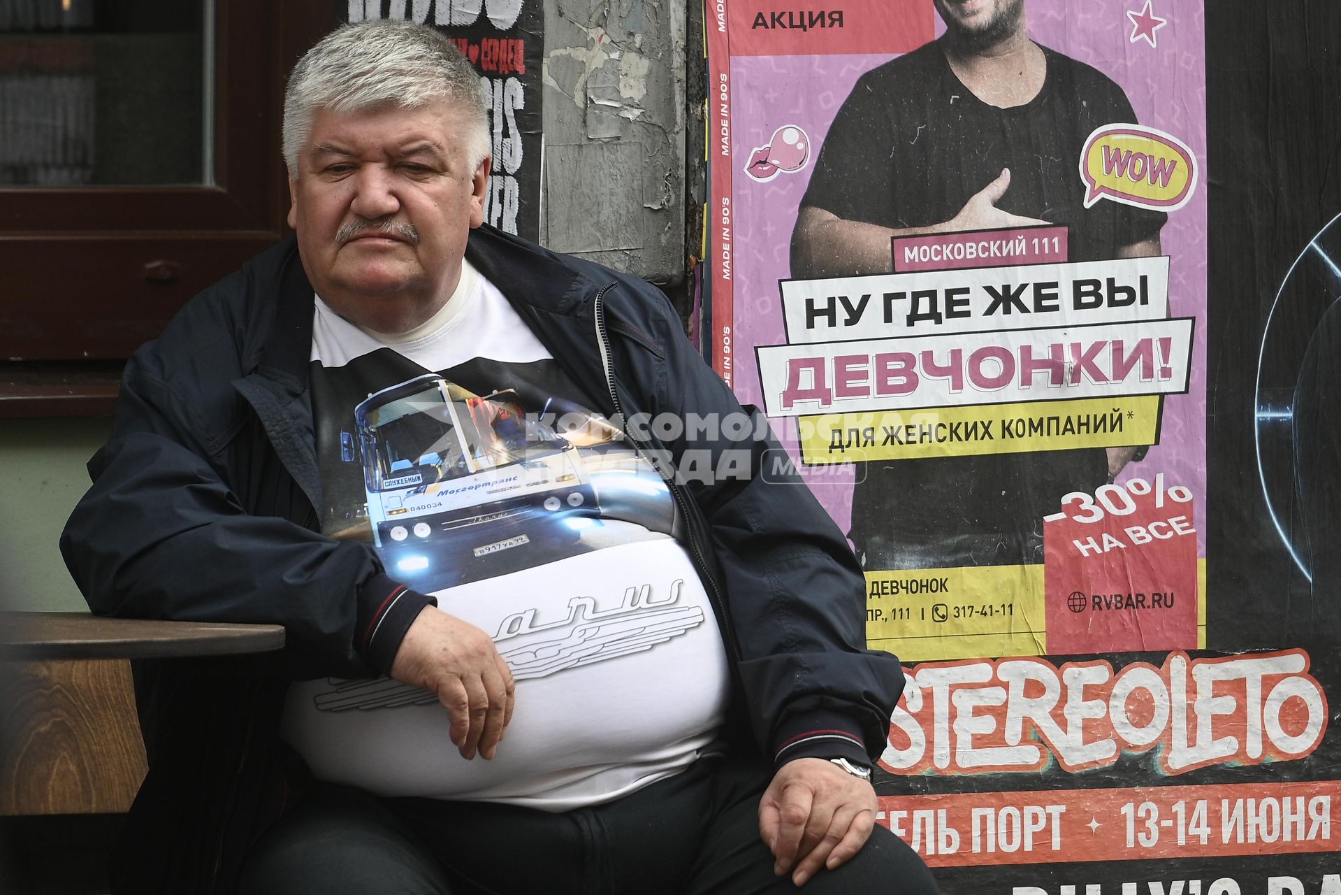Выставка автомобильной ретротехники во время транспортного фестиваля ТранспортФест в Петербурге