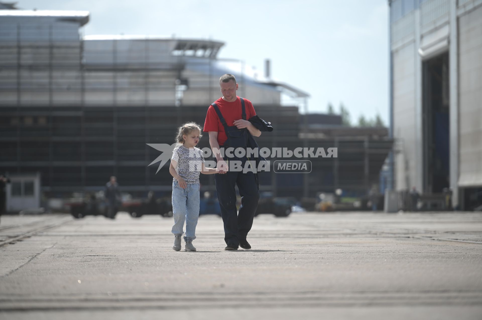 Спуск на воду скоростного катамарана Форт Обручев в Санкт-Петербурге