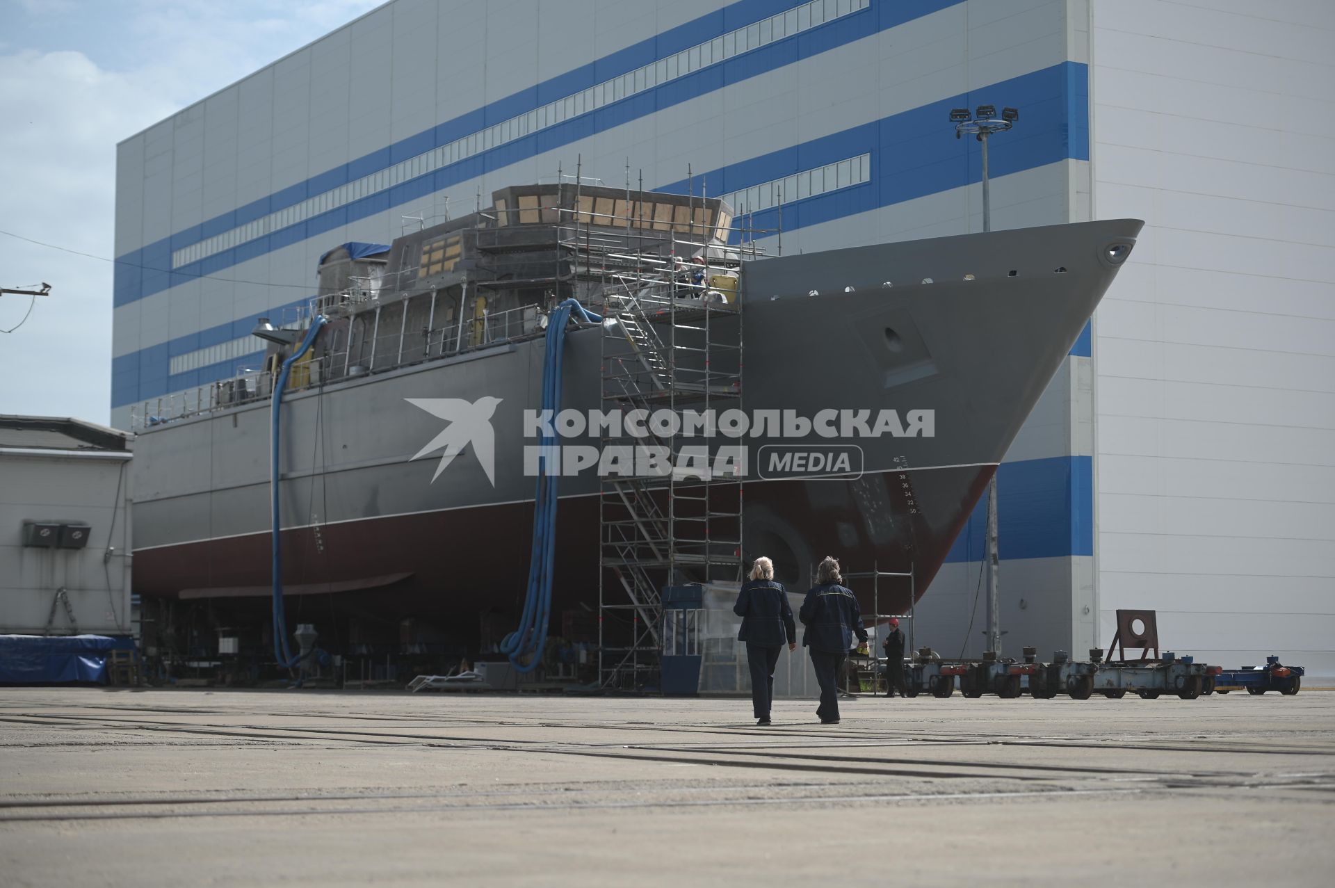 Спуск на воду скоростного катамарана Форт Обручев в Санкт-Петербурге