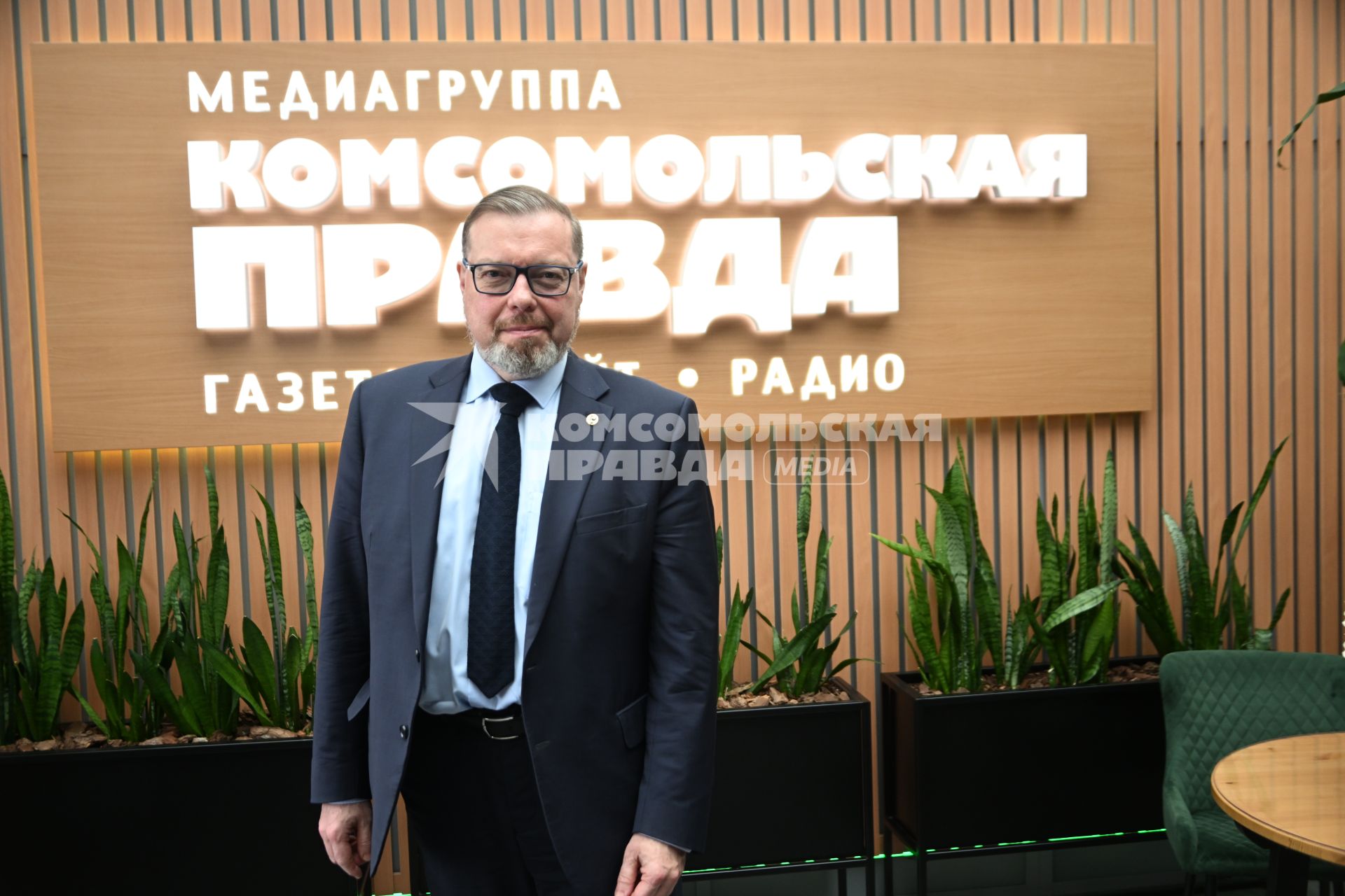 Антон Максимов