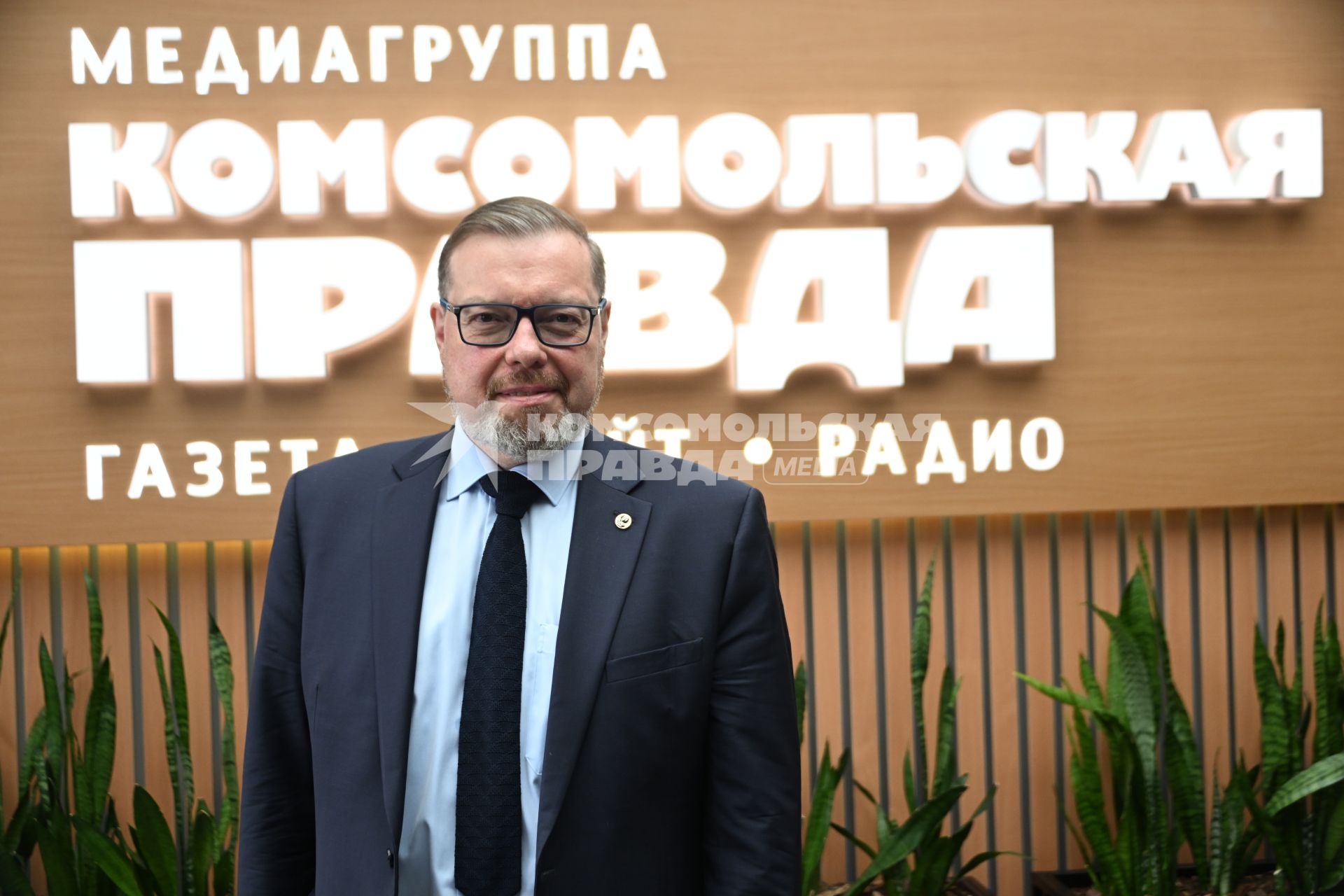 Антон Максимов