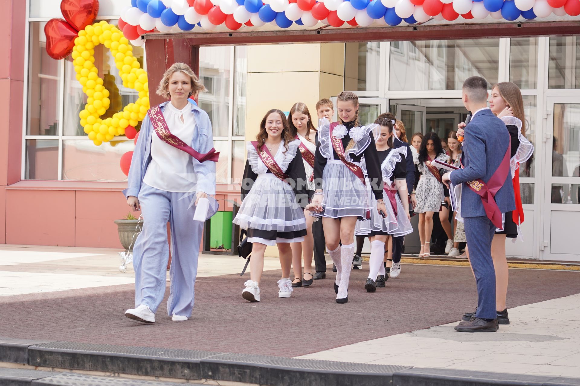 Последний звонок в школе в Красноярске
