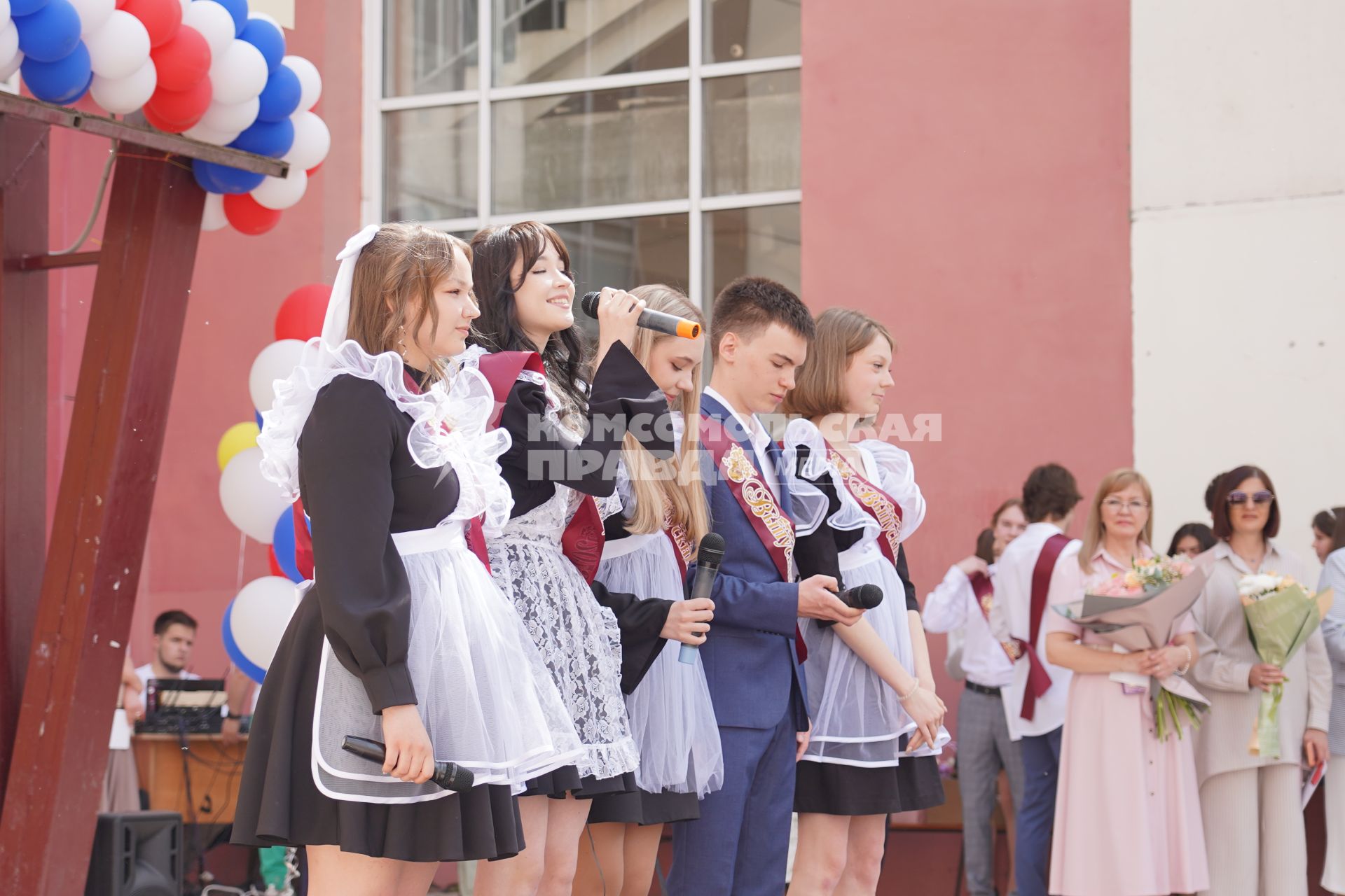 Последний звонок в школе в Красноярске