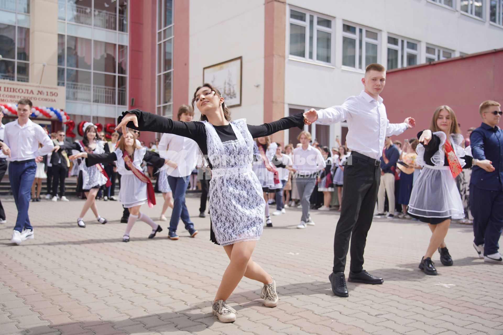 Последний звонок в школе в Красноярске