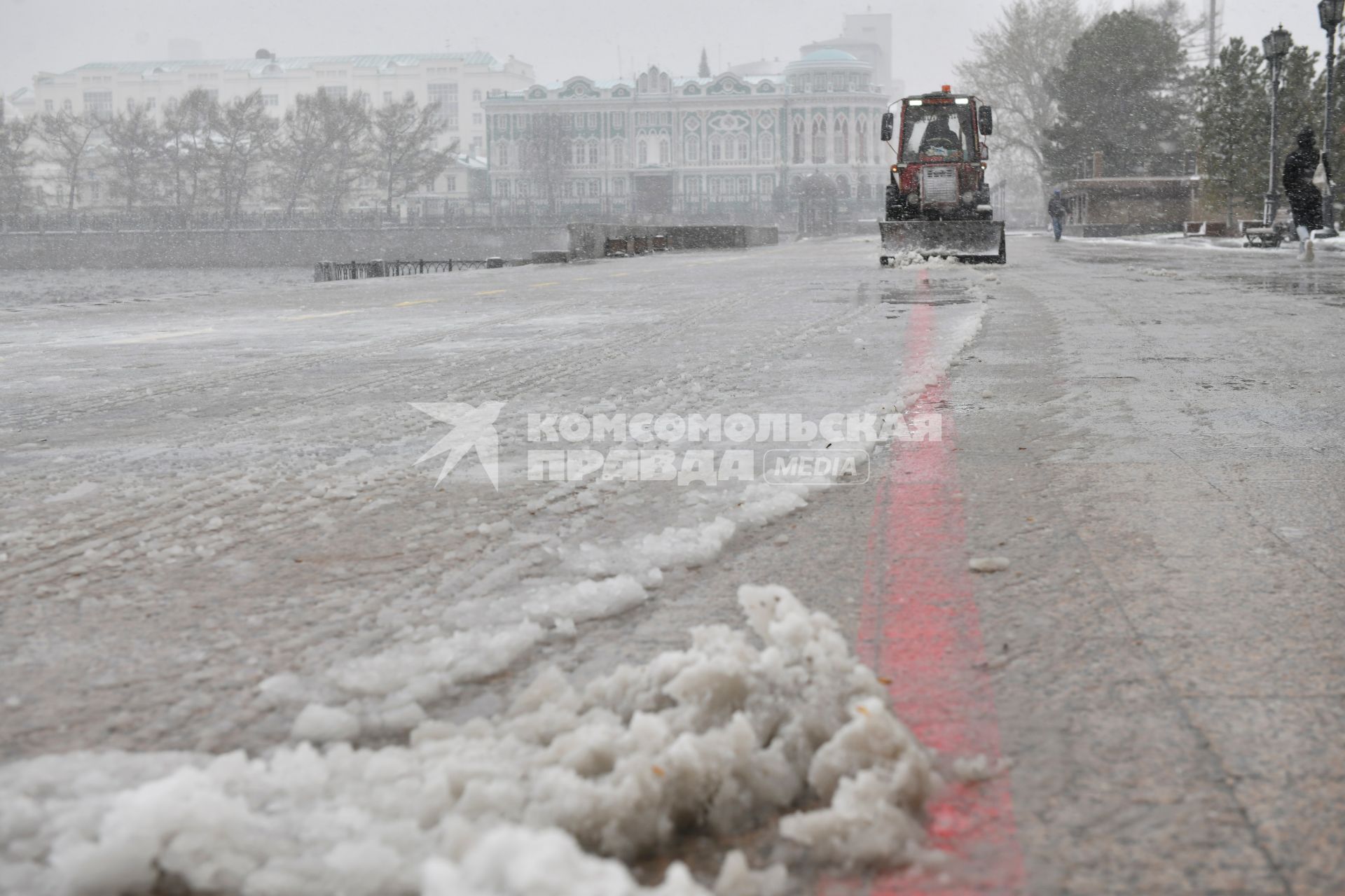 Апрельский снегопад в Екатеринбурге