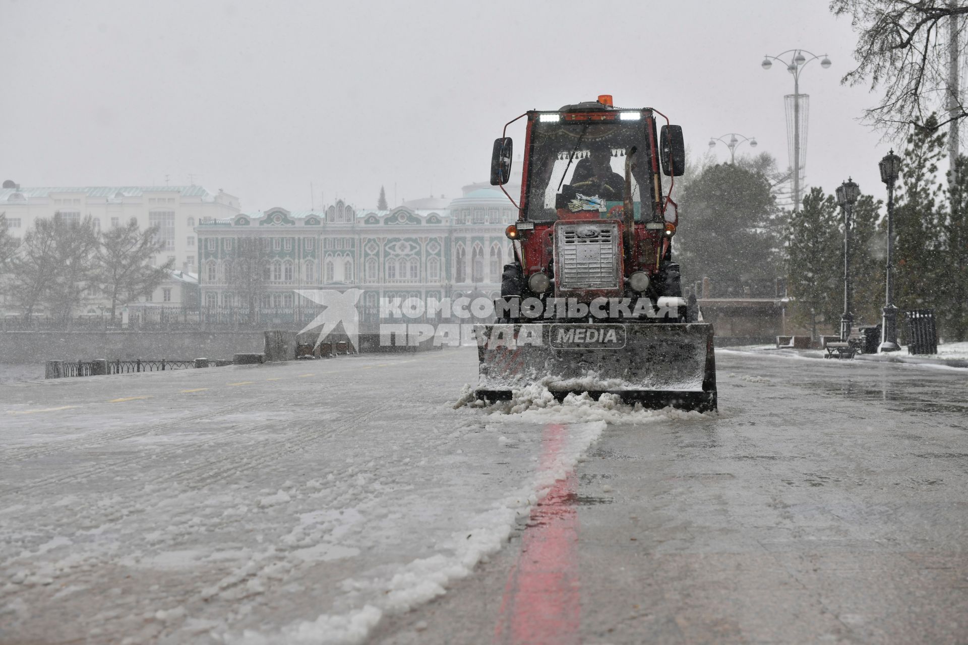 Апрельский снегопад в Екатеринбурге