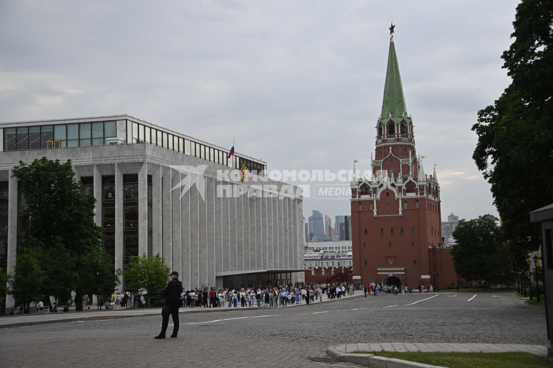 Кремлевский дворец и Троицкая башня