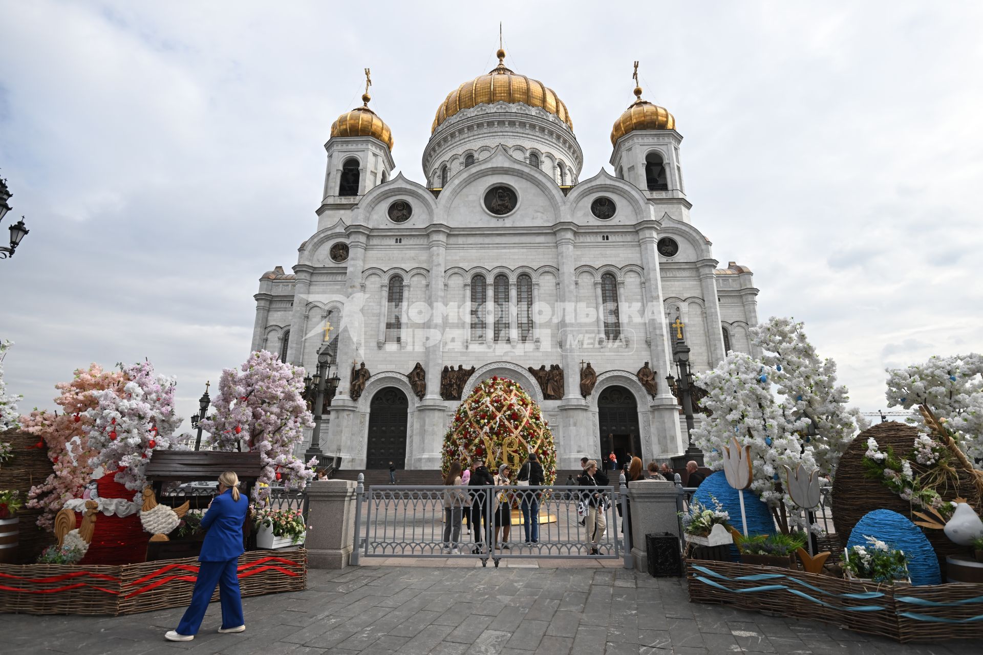 Пасхальное яйцо у Храма Христа Спасителя