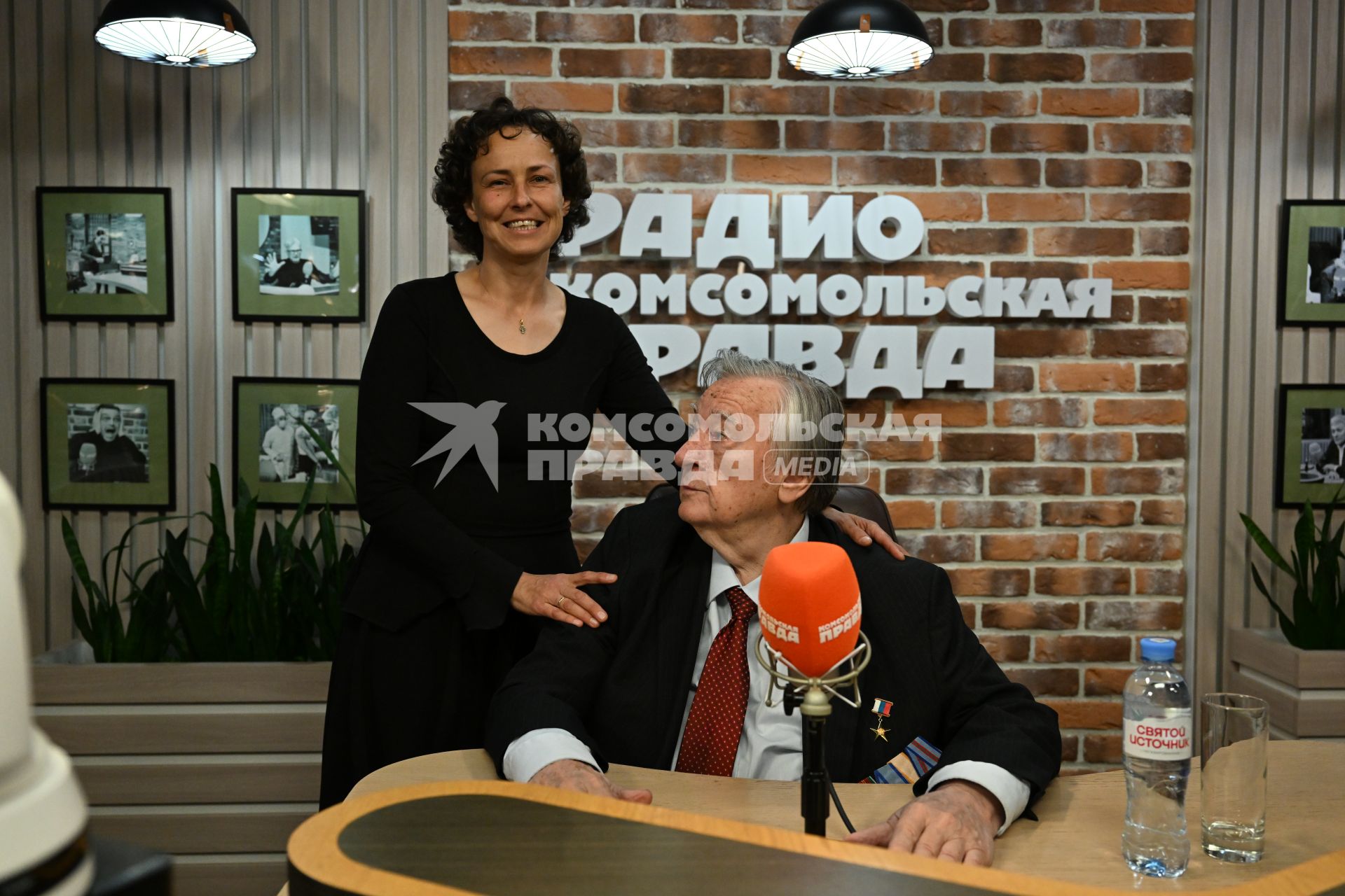 Юлия Чичерина и Александр Проханов на радиостанции Комсомольская правда