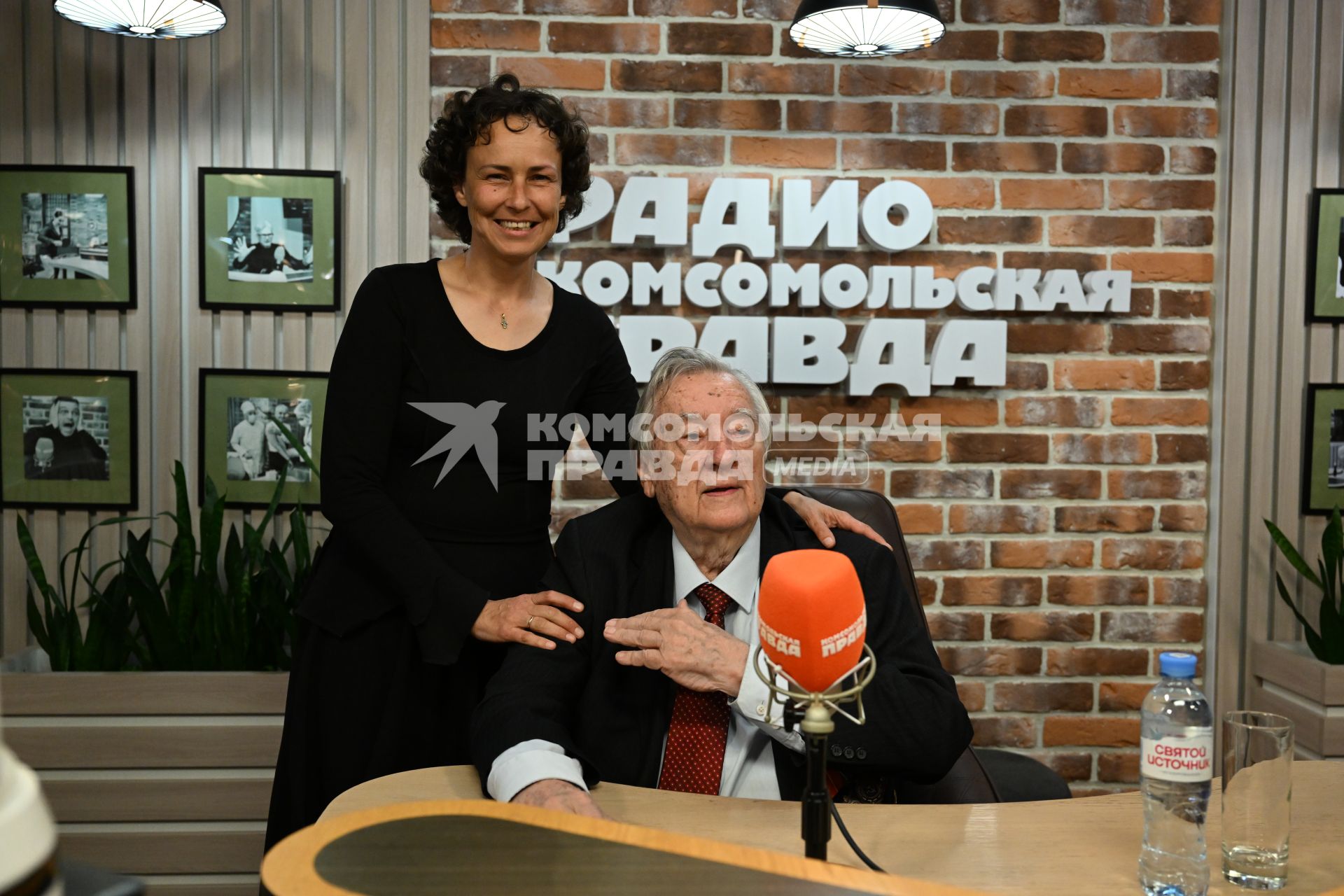 Юлия Чичерина и Александр Проханов на радиостанции Комсомольская правда