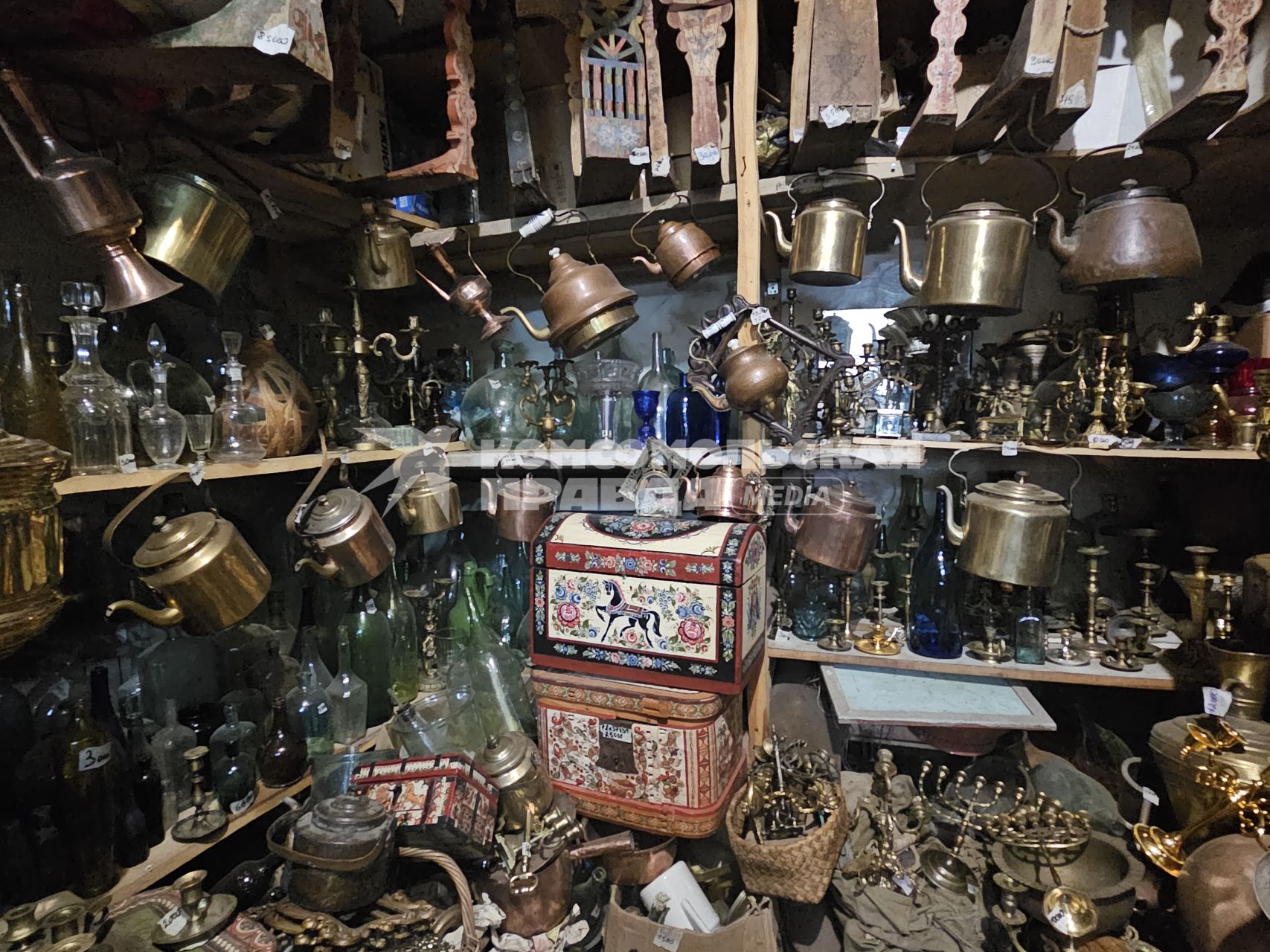 Склад старинных вещей