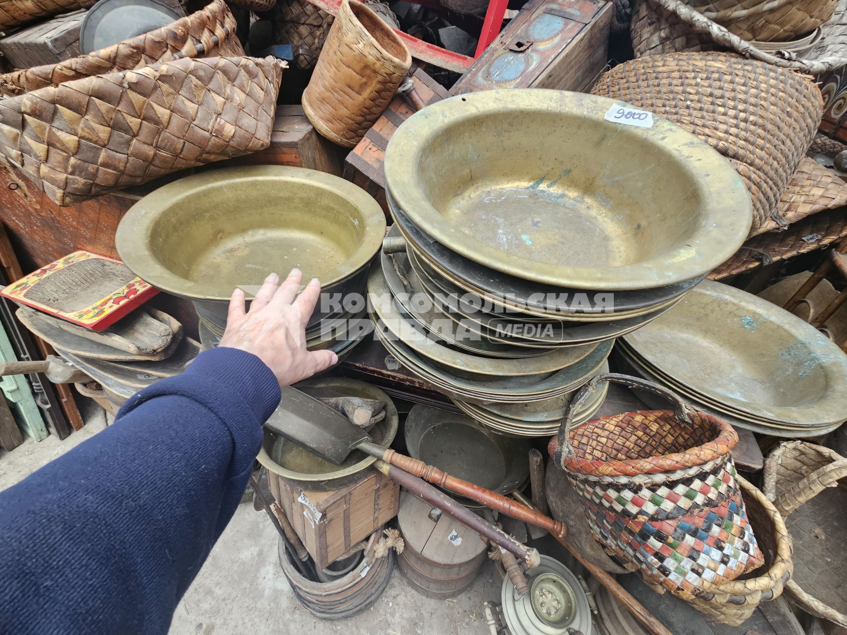 Склад старинных вещей