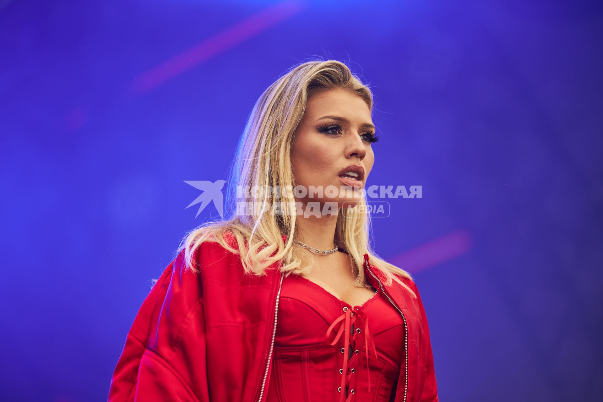 Певица Люся Чеботина во время концерта в Перми