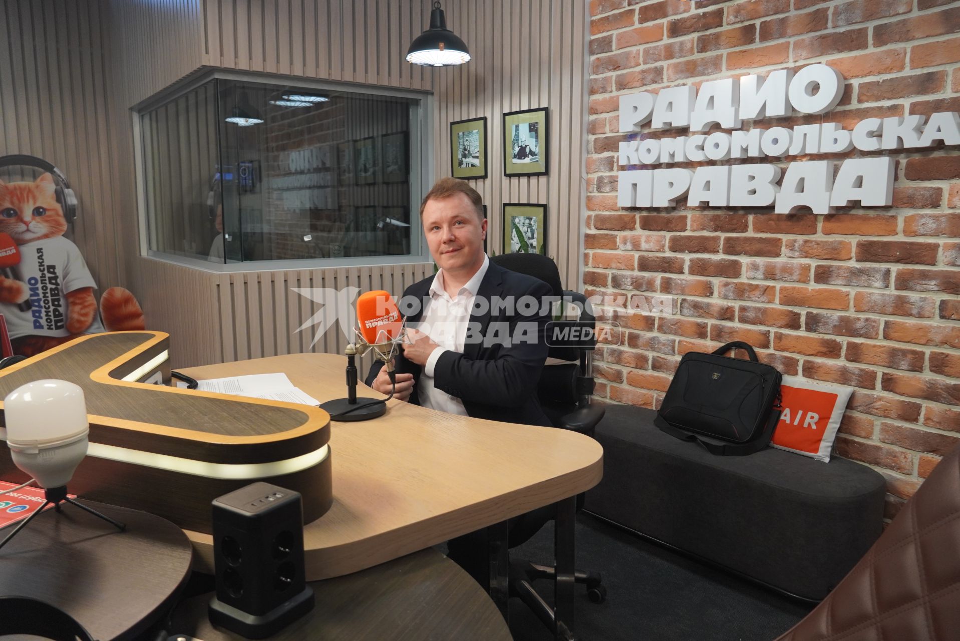 Дмитрий Берестов на радиостанции Комсомольская правда\"