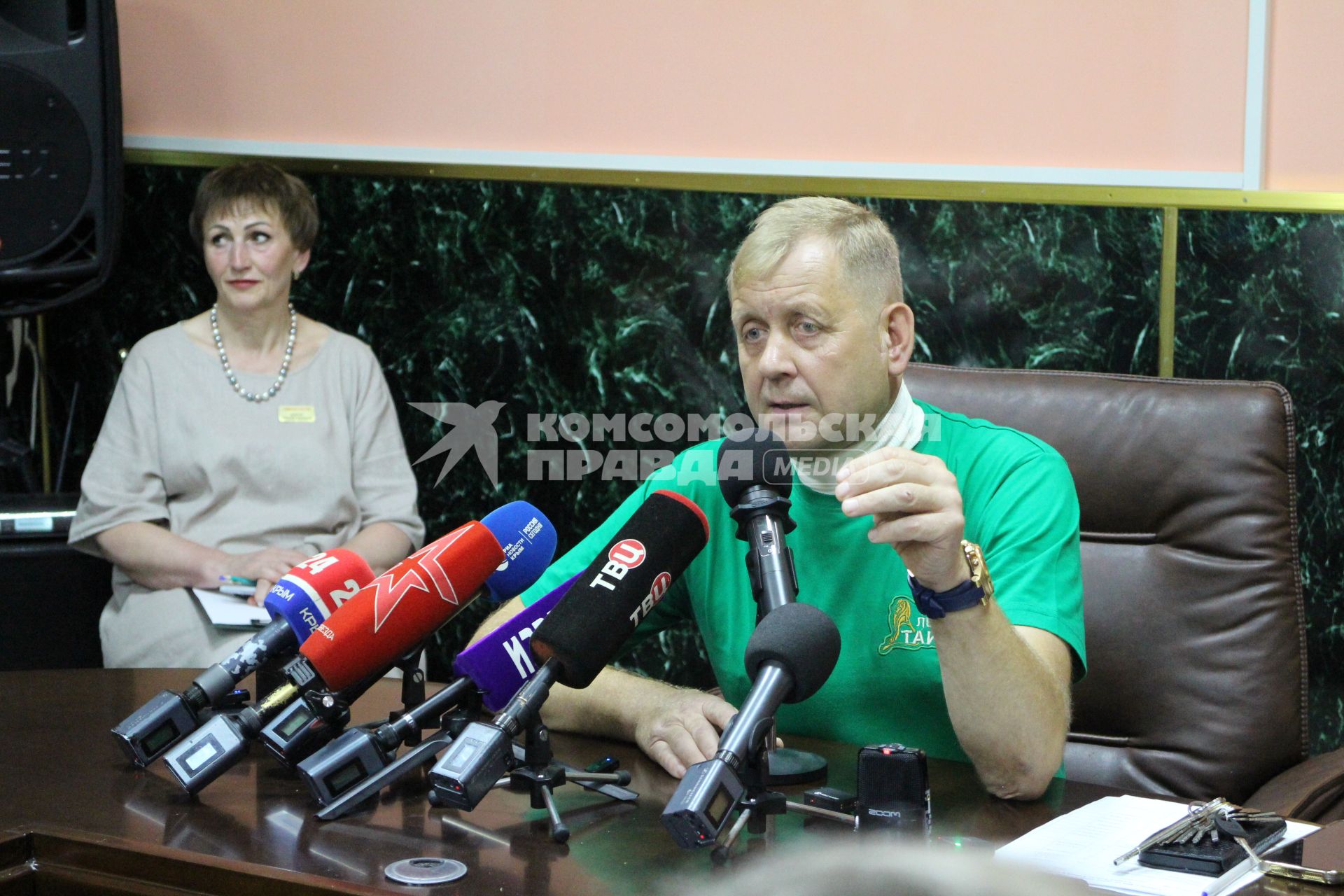 Директор сафари-парка Тайган\" Олег Зубков на встрече с журналистами