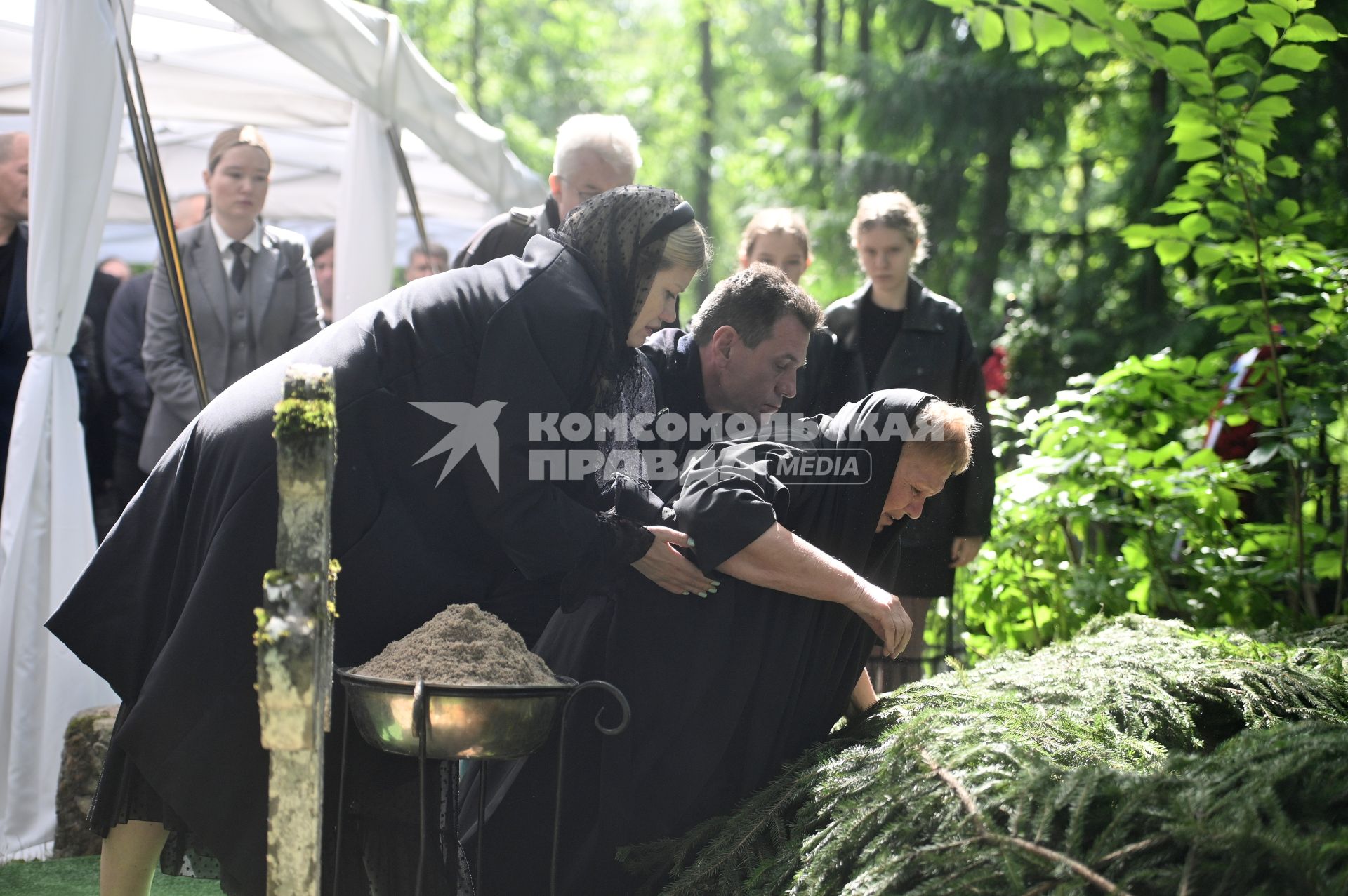 Похороны бывшего министра транспорта РФ Романа Старовойта в Санкт-Петербурге