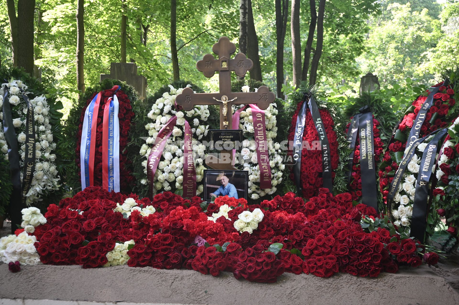 Похороны бывшего министра транспорта РФ Романа Старовойта в Санкт-Петербурге