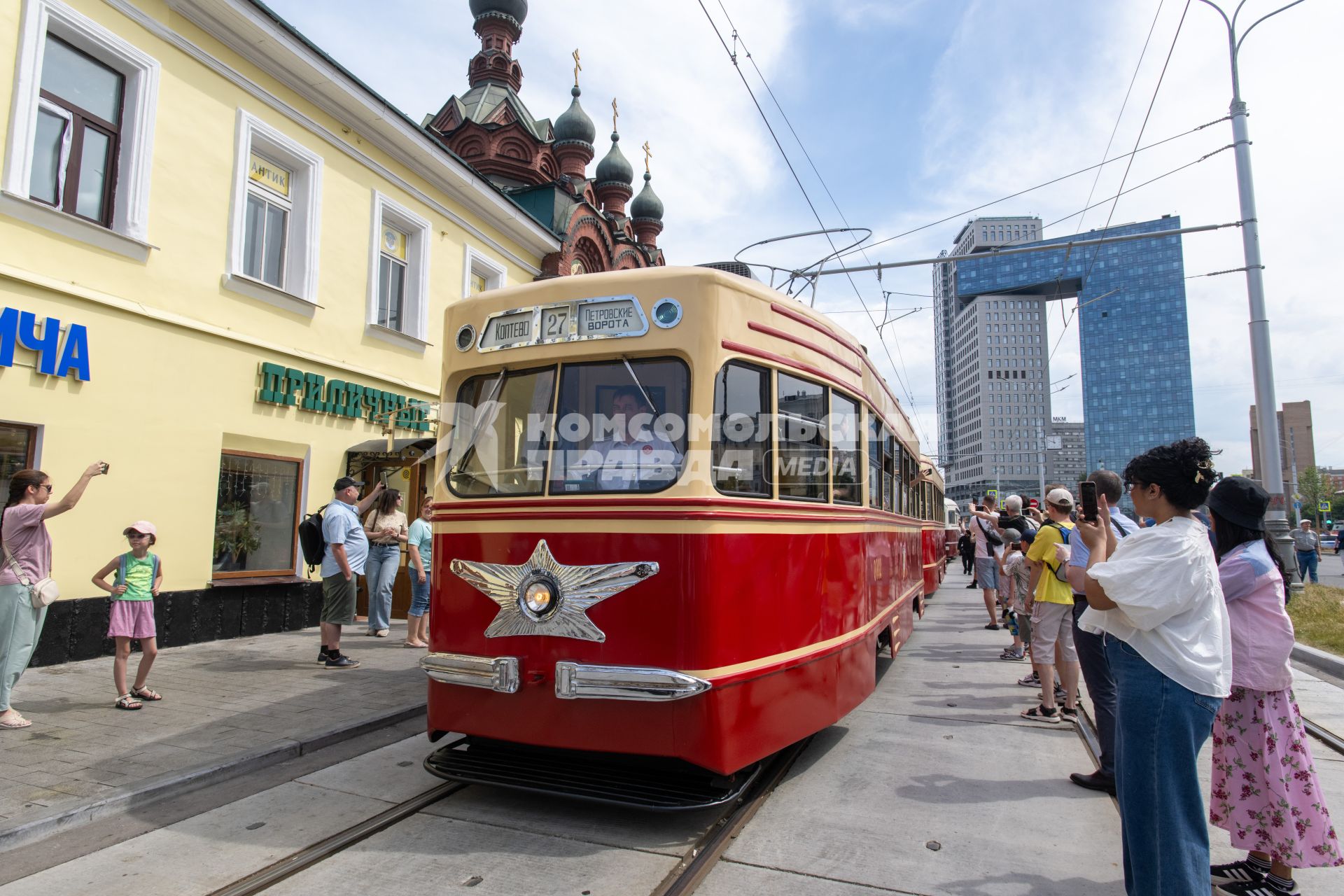 Парад исторического транспорта в Москве