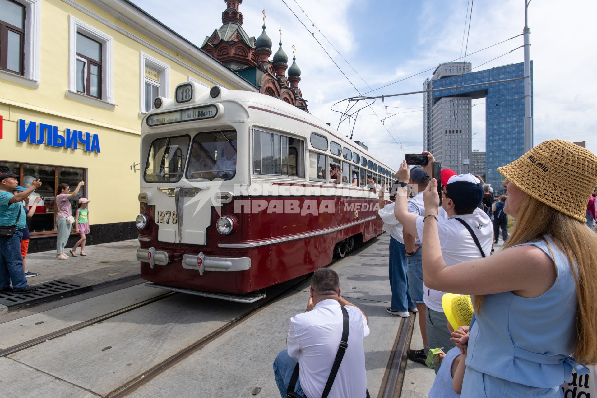 Парад исторического транспорта в Москве