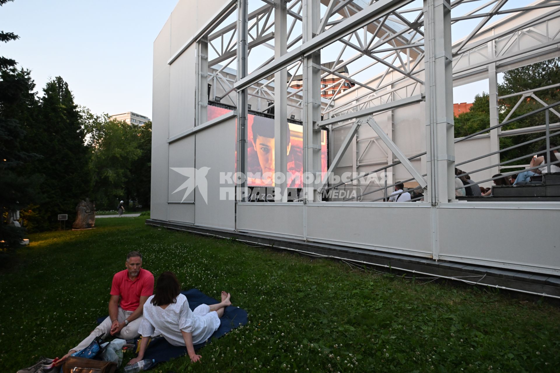 Зрители в кинотеатре Москино Музеон